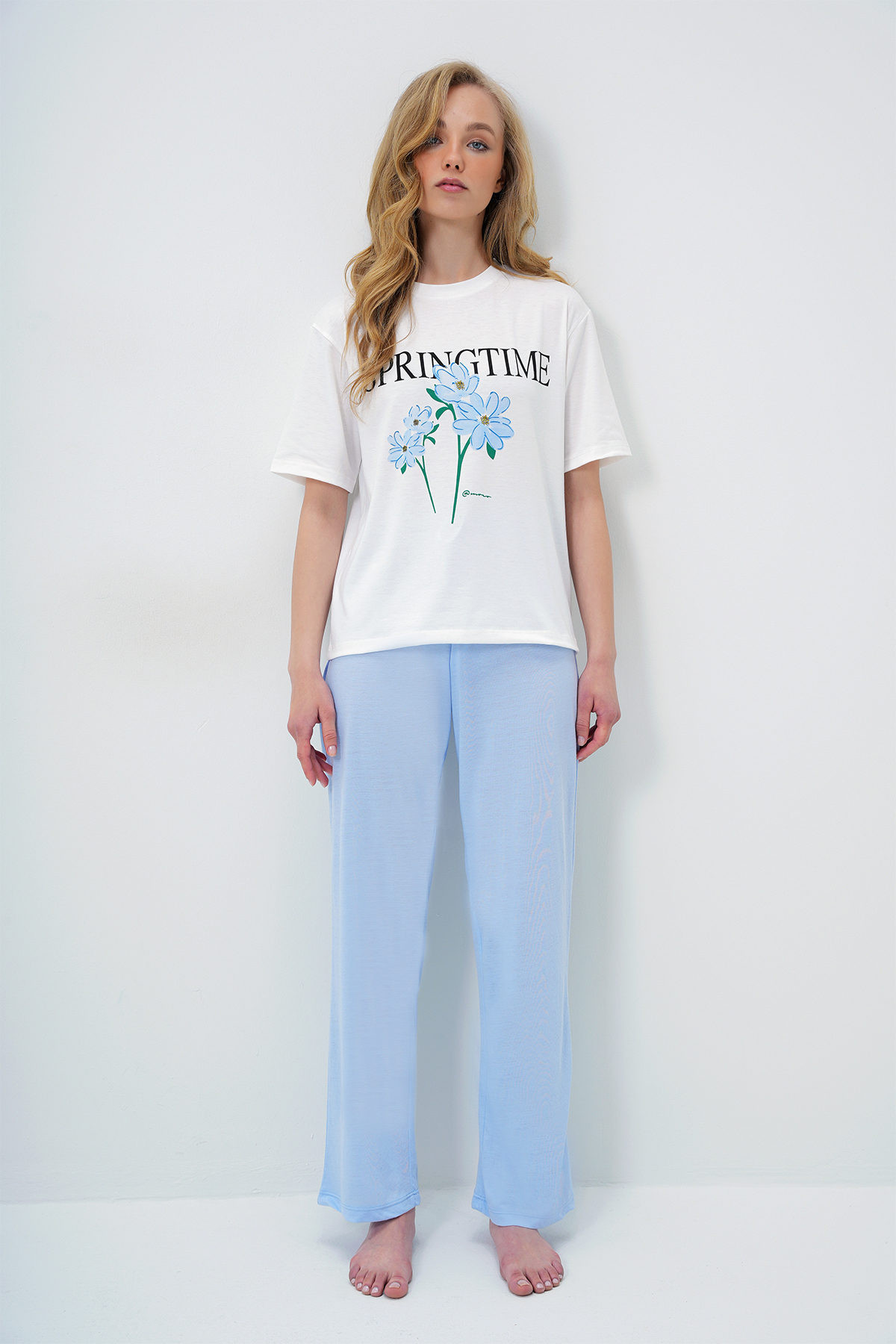 Women's Aviator Blue Crew Neck Printed T-Shirt and Solid Color Pants Set PJM-X13883