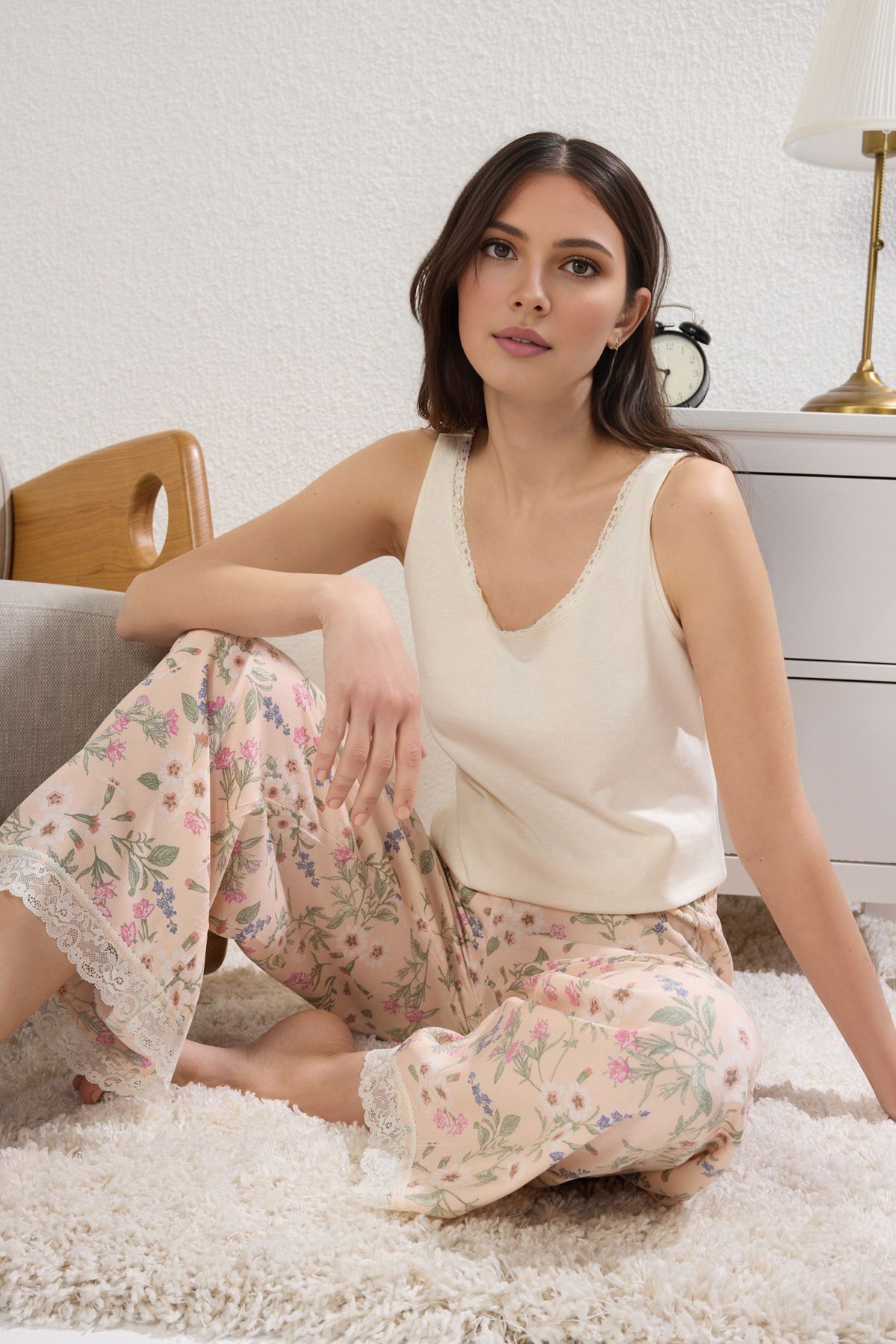 Trendyol Collection Ecru květinová krajka Detailní Single Jersey Pletené pyžamo Set THMSS25PT00223