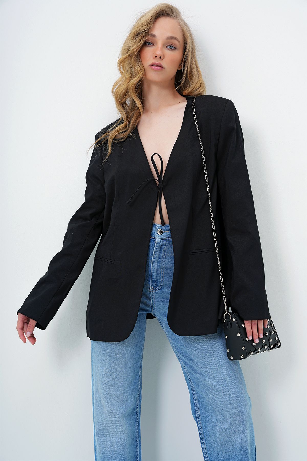 Trend Alaçatı Stili-Women's Black V-Neck Tie Lined Blazer Jacket Alc-X13973 5