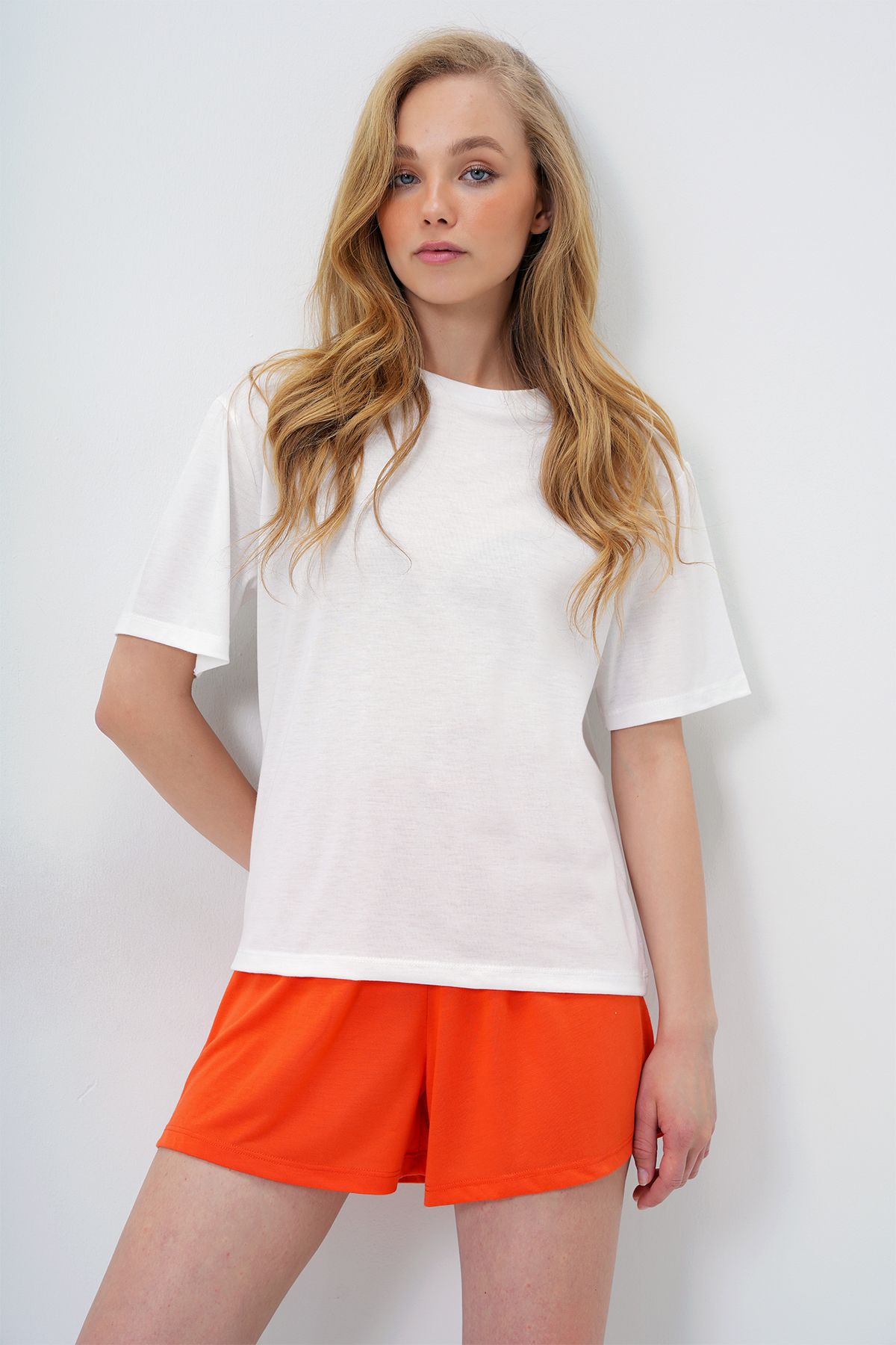 Trend Alaçatı Stili Damski Pomarańczowy Bawełniany Podstawowy T-shirt I Wiązane Spodenki, Czesany Dół, Góra, Zestaw Kobieta - 40