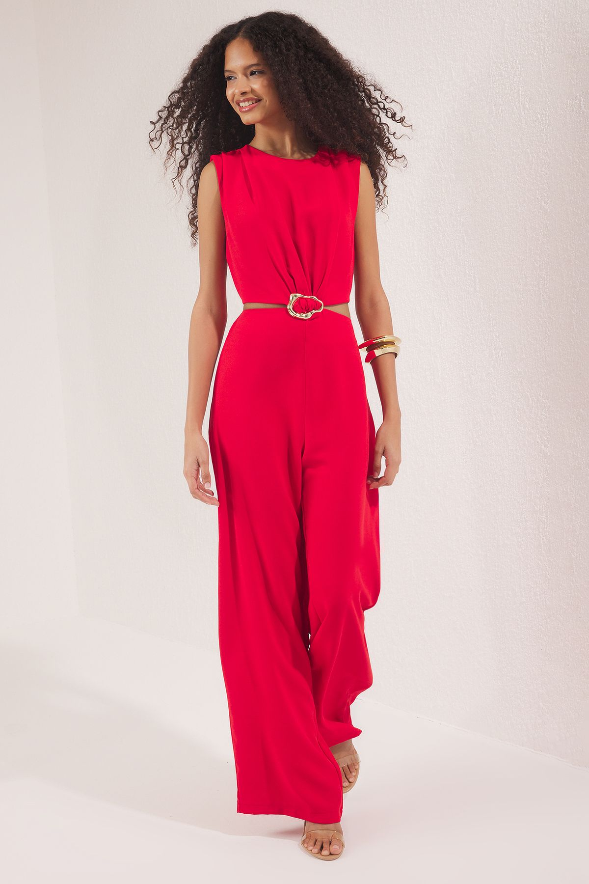 Trendyol Collection-Piros kivágás/ablak és csat részletek széles lábszár szőtt krepp jumpsuit TWOSS25TU00065 2