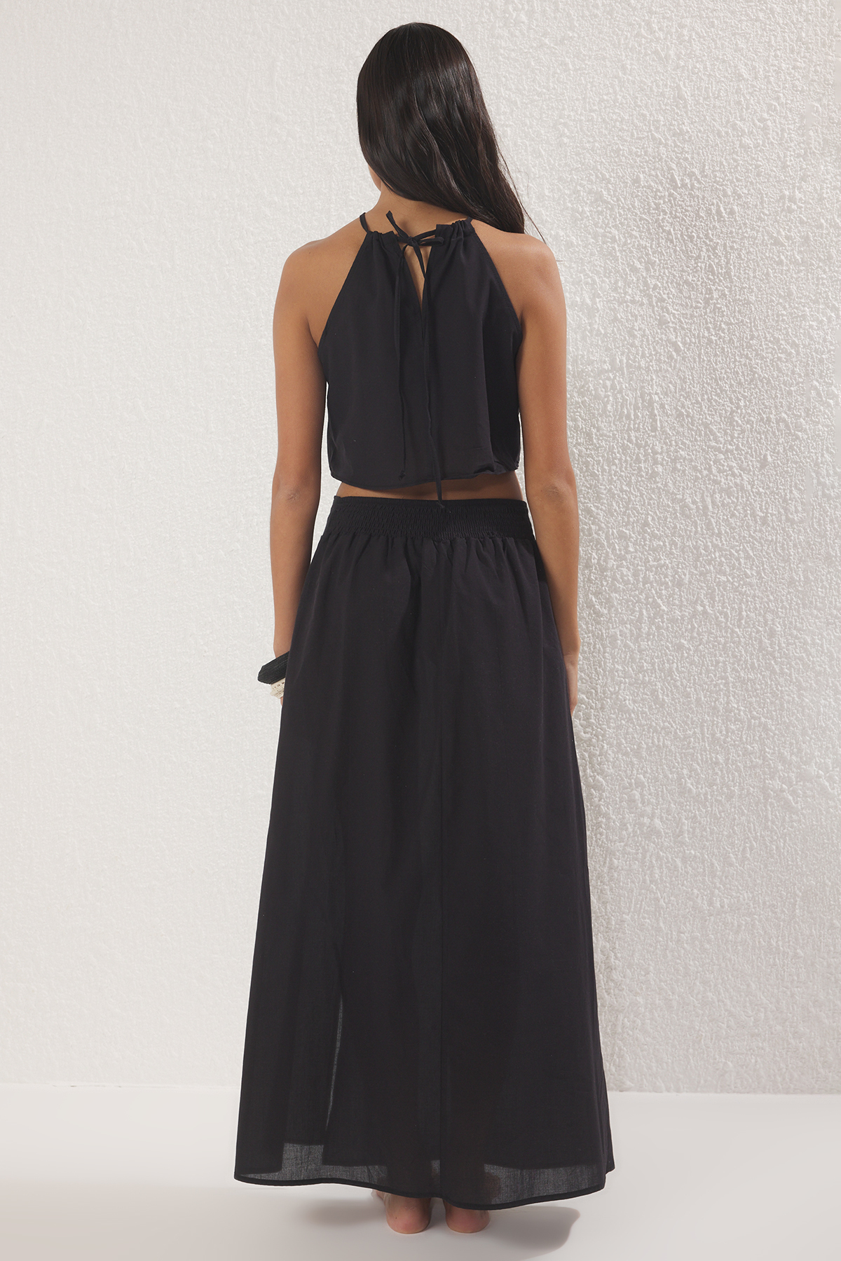 Trendyolmilla  Siyah Dokuma Yırtmaçlı Plaj Bluz-Etek Takım TBESS25AU00091 - Görsel 4