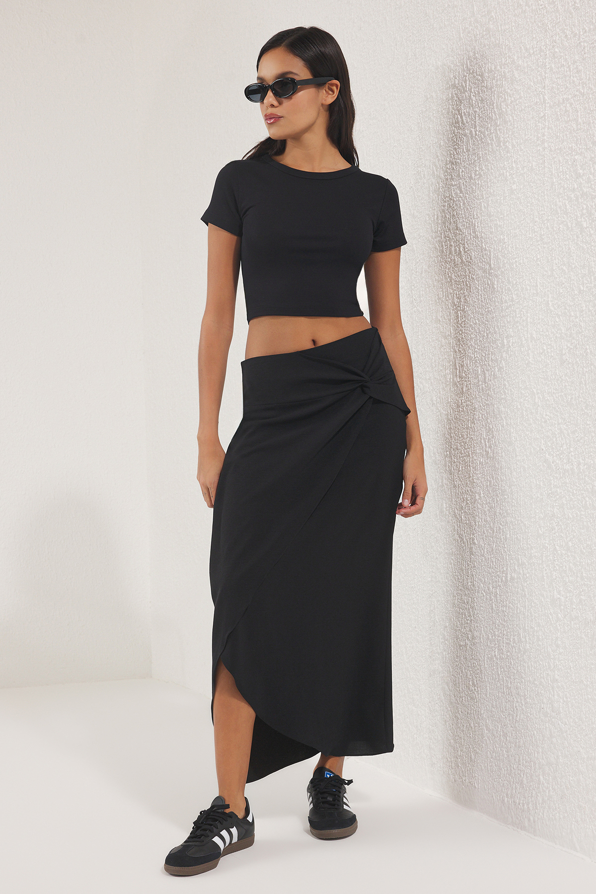 Trendyolmilla  Siyah Ayrobin Düğüm Detaylı Midi Etek TWOSS25ET00190