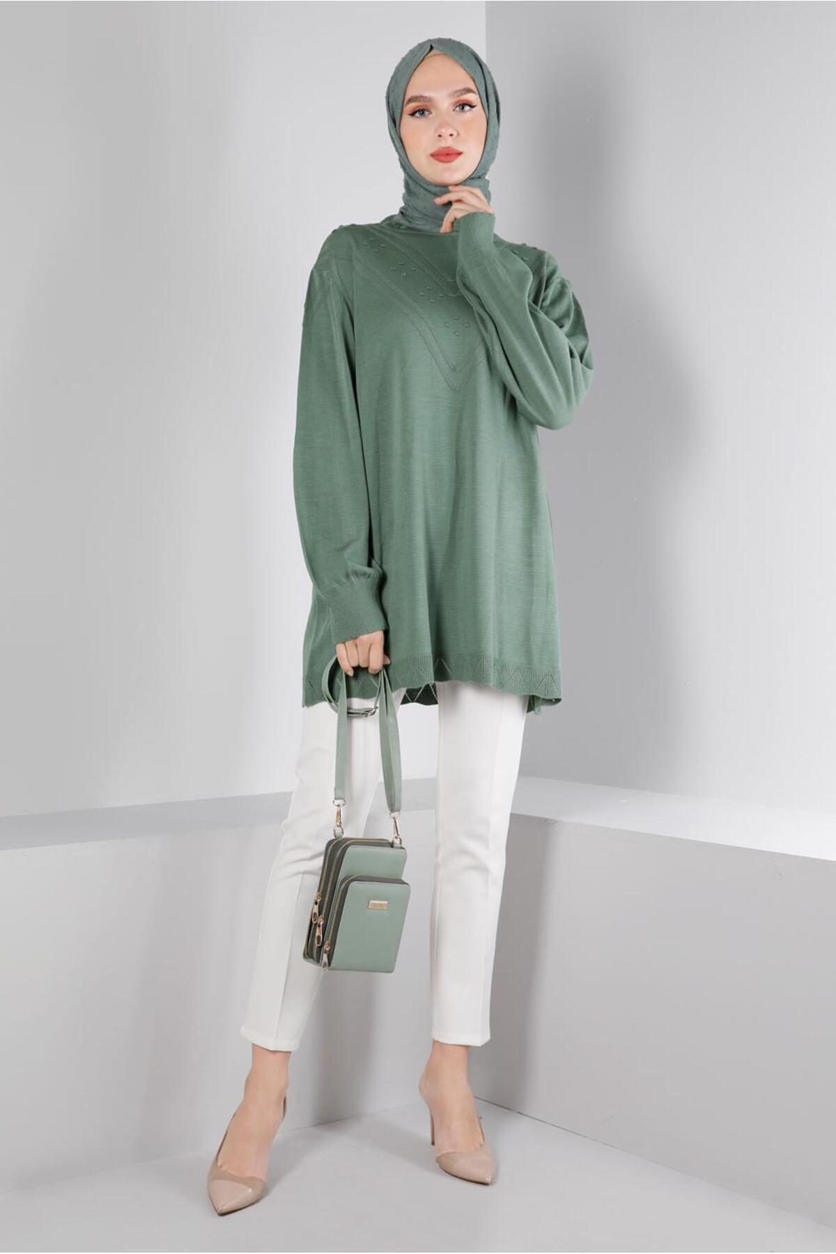 آلوینا تونیک بافتنی طرح پوم پوم کد ۴۳۱۶۹ آلوینا تونیک بافتنی طرح پوم پوم کد ۴۳۱۶۹