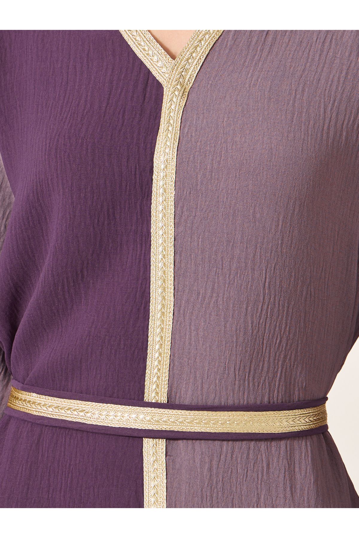 Styli-Color Block Lace Detail V-Neck A-Line Jalabyia 4