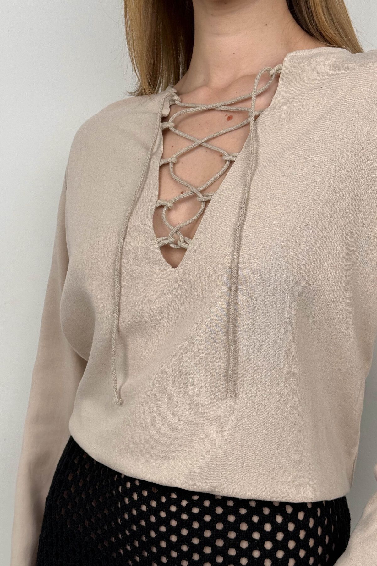 Black Fashion-Bluză de in bej - Design cu șireturi 4