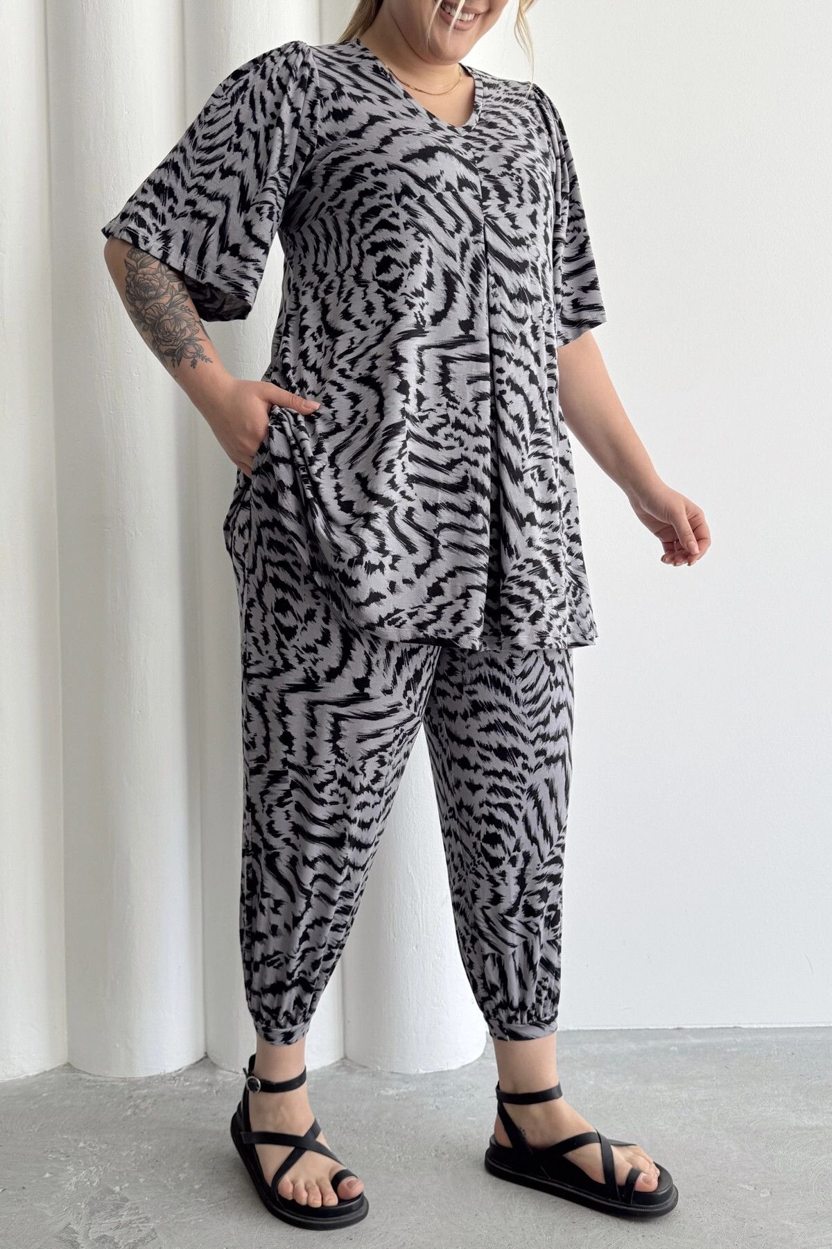 Stil Diva-Large Size Patterned Baggy Trousers with Elastic Waist and Legs with Pockets 99-3 2