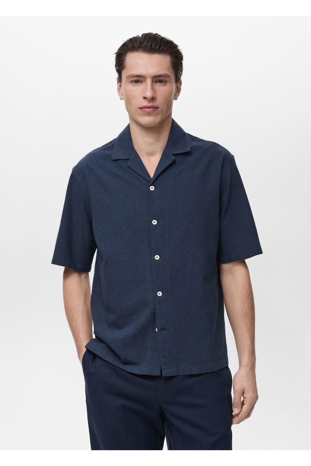 İşlemeli bowling yakalı gömlek