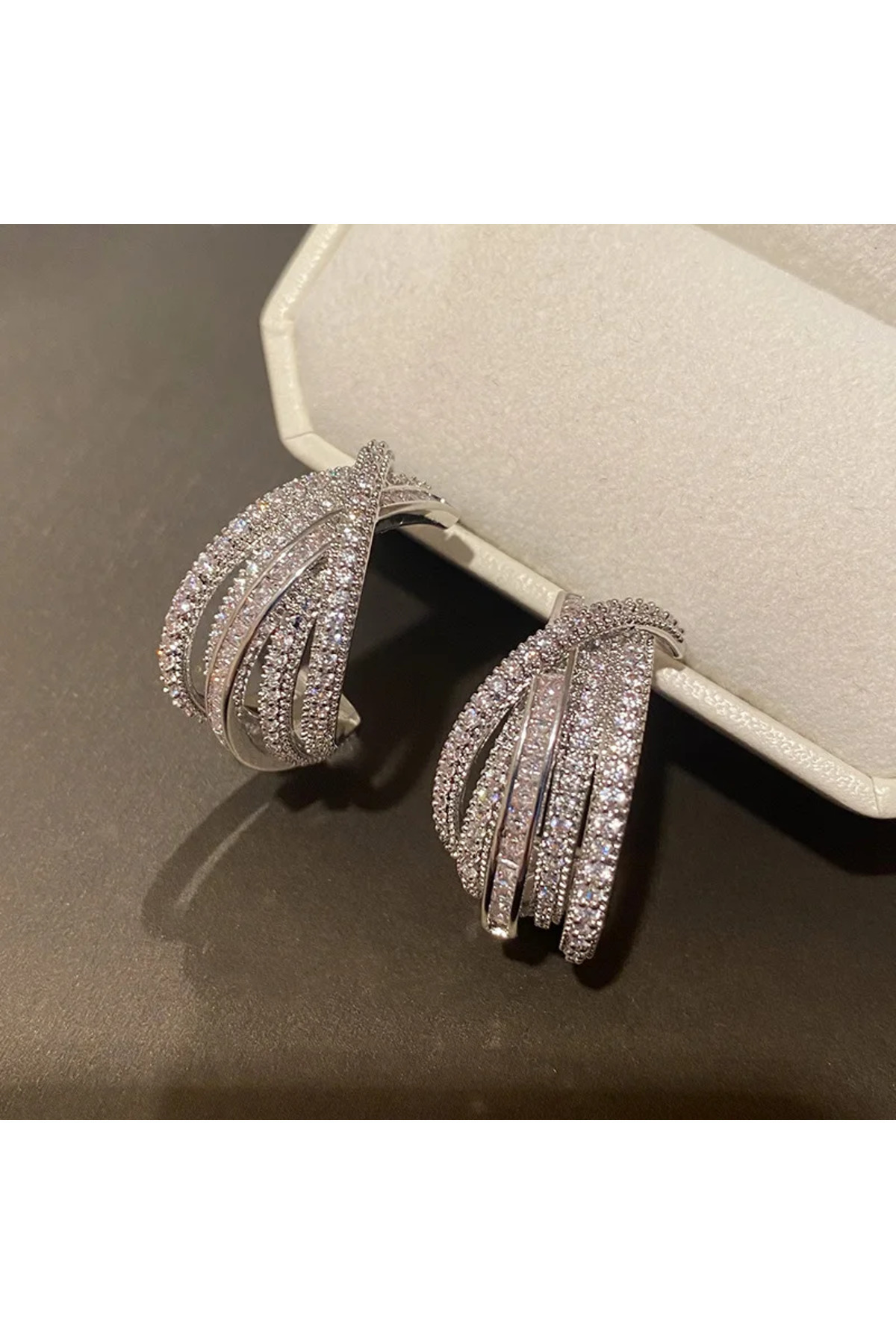 Choice E4040 Huitan Novel Brilliant Hoop Earrings with Cubic Zirconia Versatile Female Ear Accessories Luxu