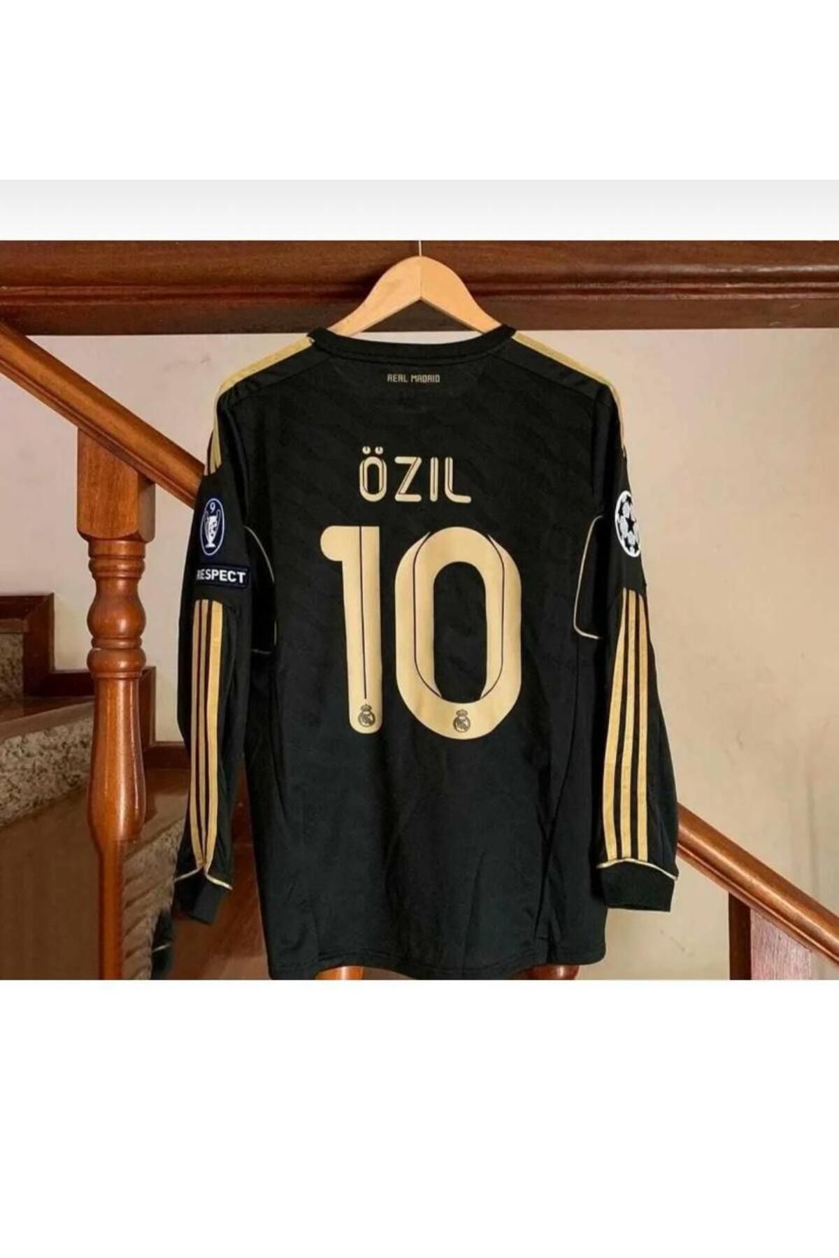 MONARELLA Ozıl 2011 Sezon Sıyah T-shırt