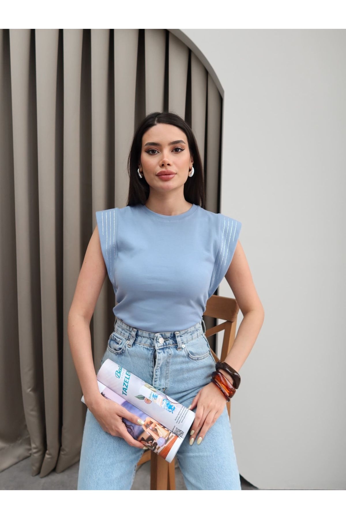 ESRAHELVACI Omuz Taş Detaylı T-Shirt