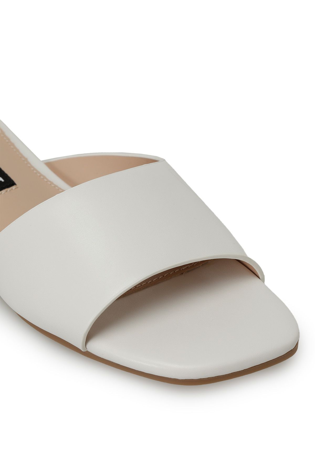 Nine West-Matı 4fx Creme Flache Hausschuhe für Frauen 7