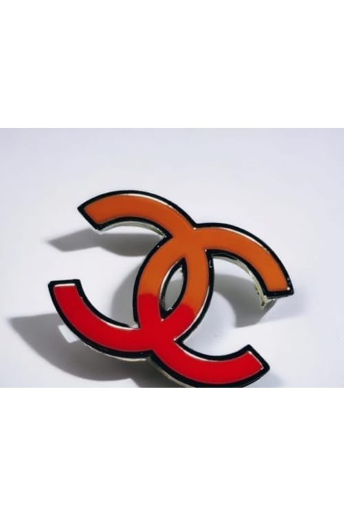 دبوس عصري بشعار CC باللونين الأحمر والبرتقالي للنساء من BUNCA