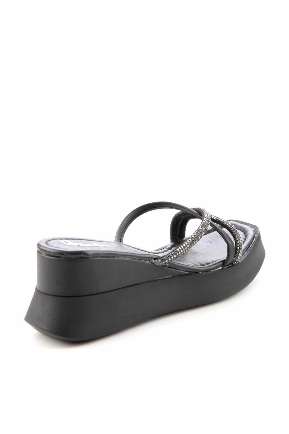 Bambi-Women's Black Slippers K04823075309 4