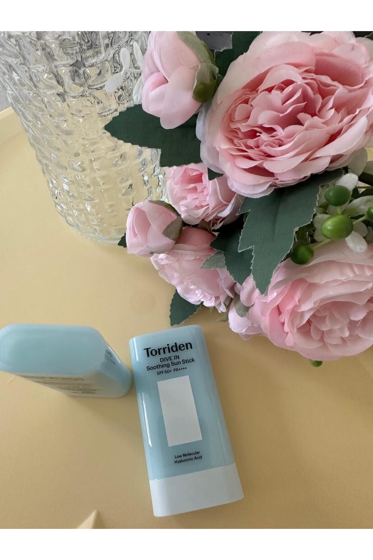 کرم ضد آفتاب صورت غواصی در SLOOPHING SUN STICK SPF50 PA 10 چوب اسید هیالورونیک مختلف Torriden