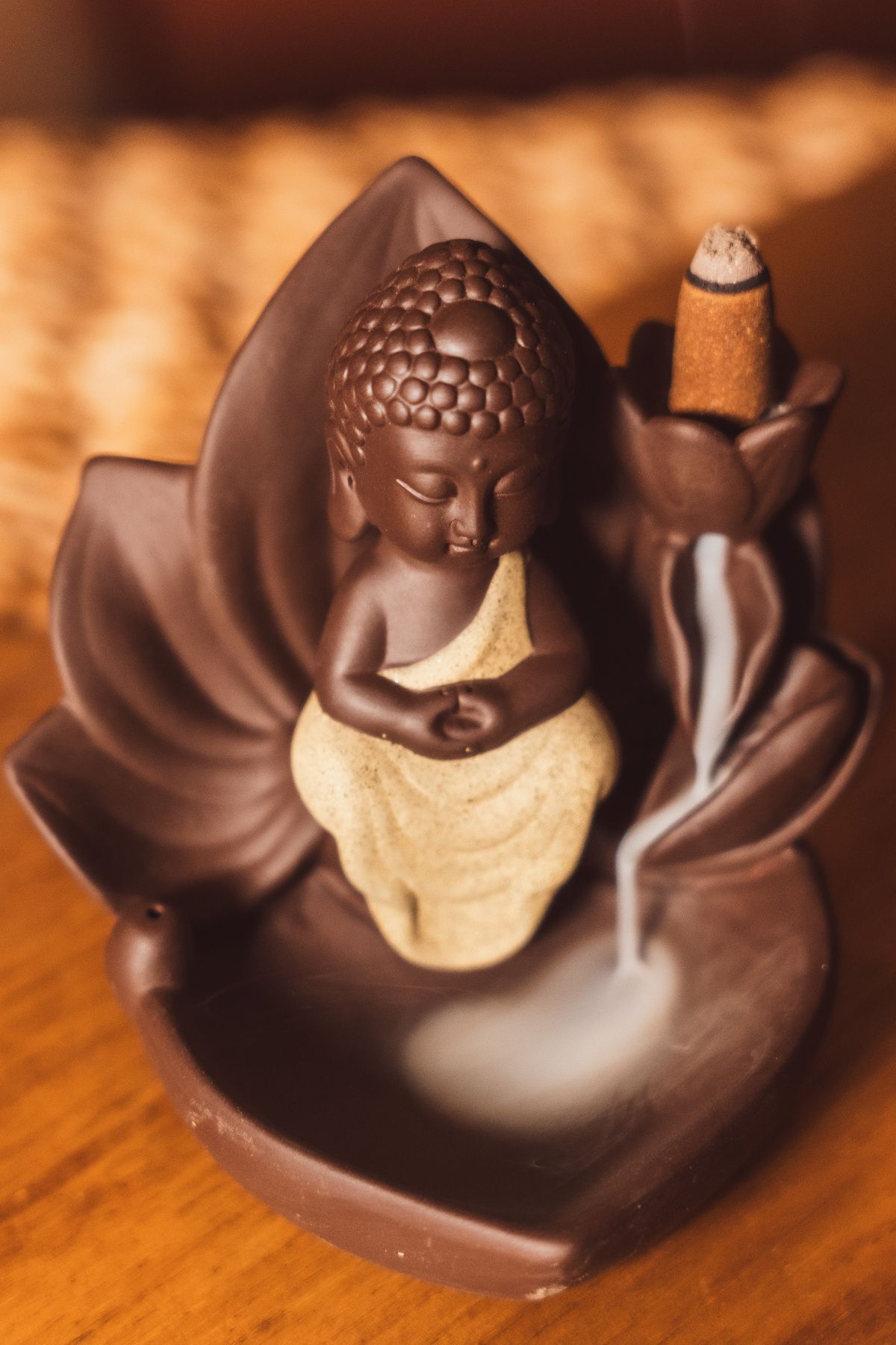 Vitalista Zen Oturan Buddha El Yapımı Seramik Geri Akışlı Şelale Tütsülük