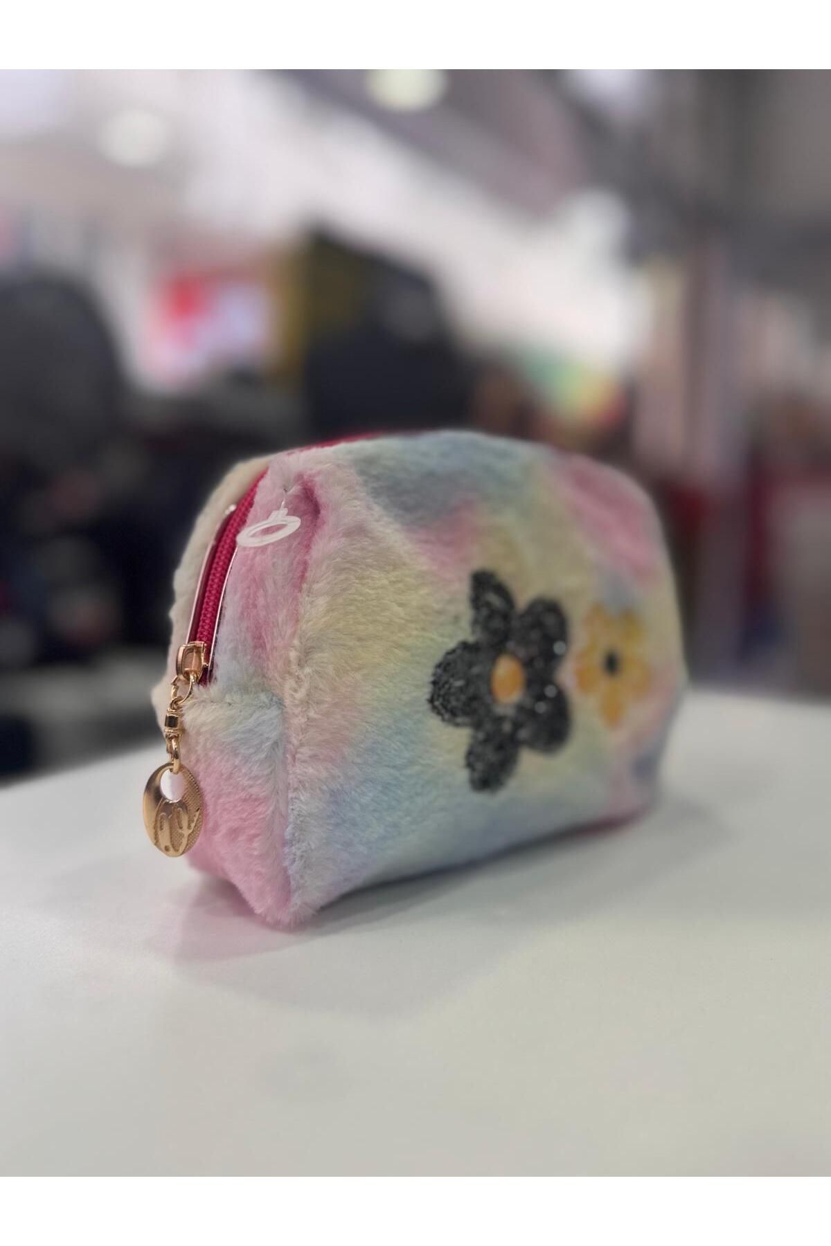 gift plus Günlük Makyaj Çantası Şık Tasarım-16x10x6,50 Cm Peluş