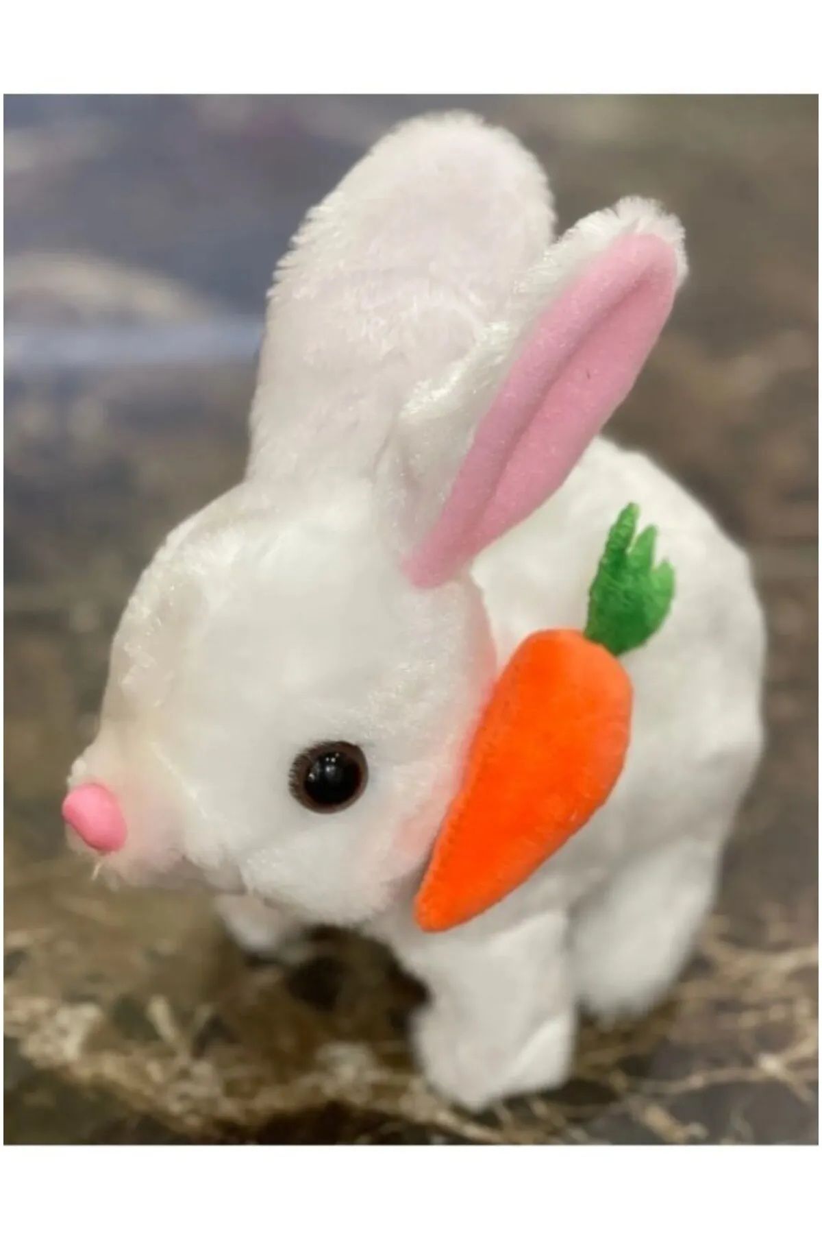 SCOWETTO Pilli Sesli Zıp Zıp Yürüyen Havuçlu Tavşan Peluş Oyuncak 15cm