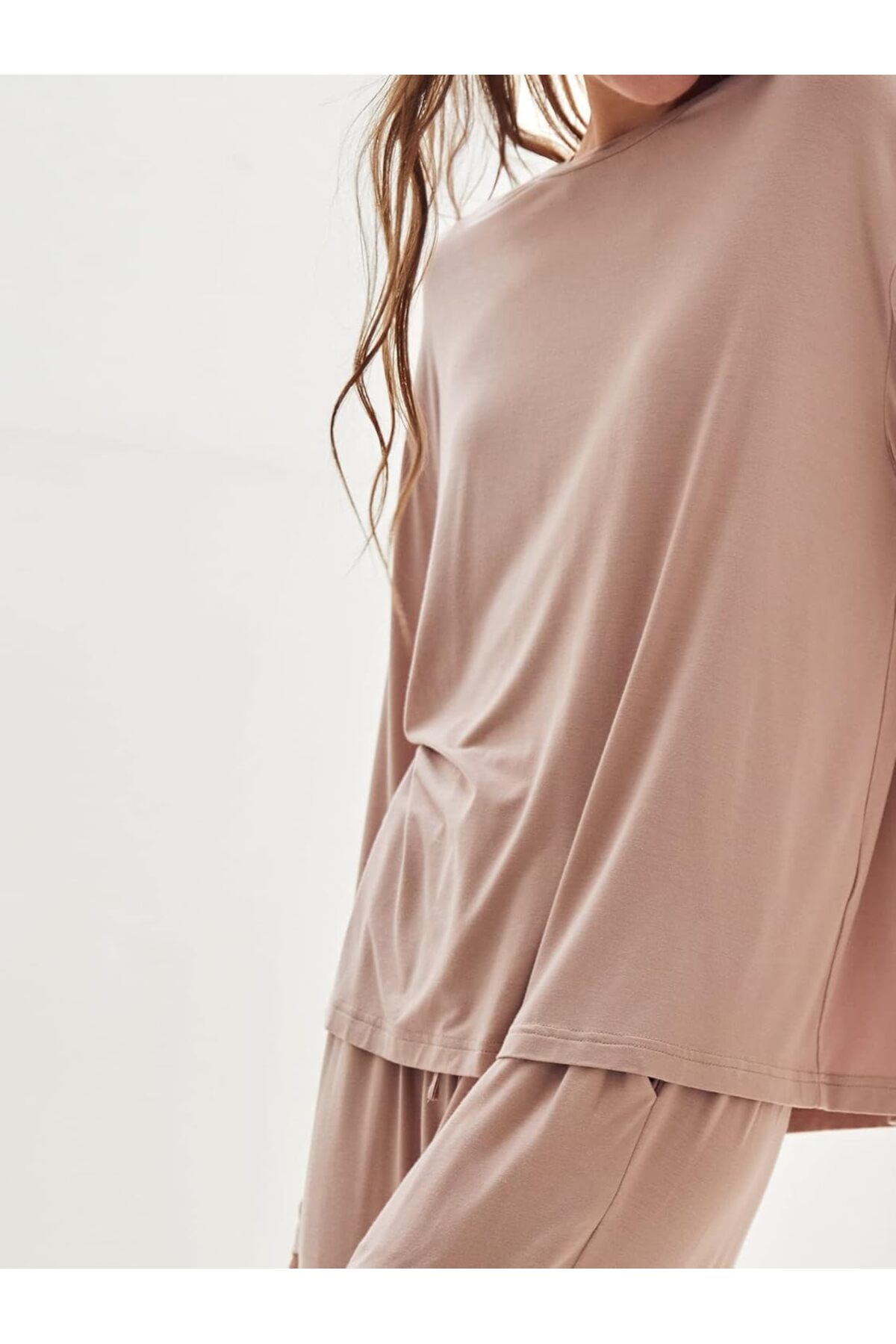 طقم بيجامة منزلية فضفاض من الفيسكوز، مكون من قطعتين - تيشيرت وبنطال من BUNCA - لون وردي باهت