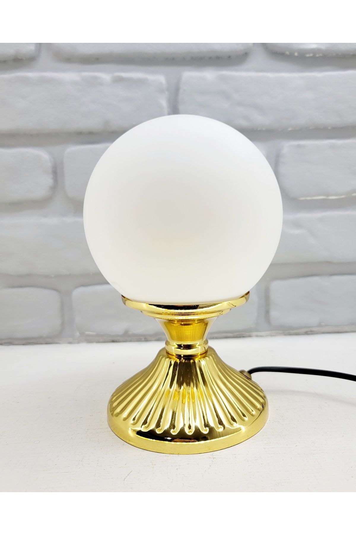 teknotrust Modern Dekoratif Lake Gold Metal Ayaklı Bal veya Beyaz Glob Camlı Şapkalı Abajur Masa Lambası