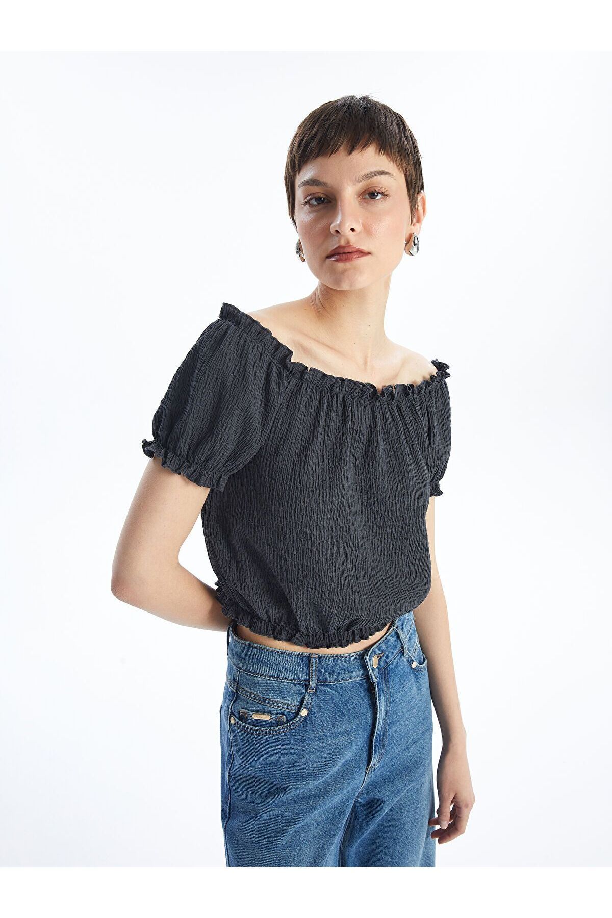 LC Waikiki Kayık Yaka Düz Kısa Kollu Crop Kadın Bluz