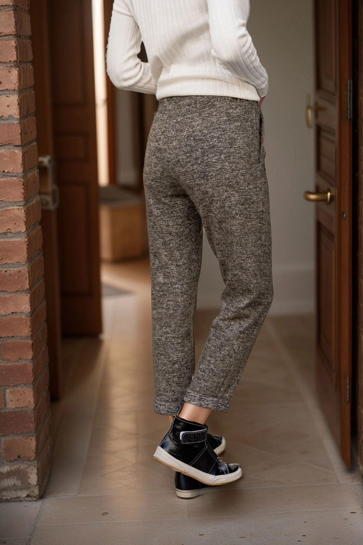 bacc-Women's Khaki Elastic Waist Pocket Loose Wool Sweatpants Bcbsk-25700-2989 2