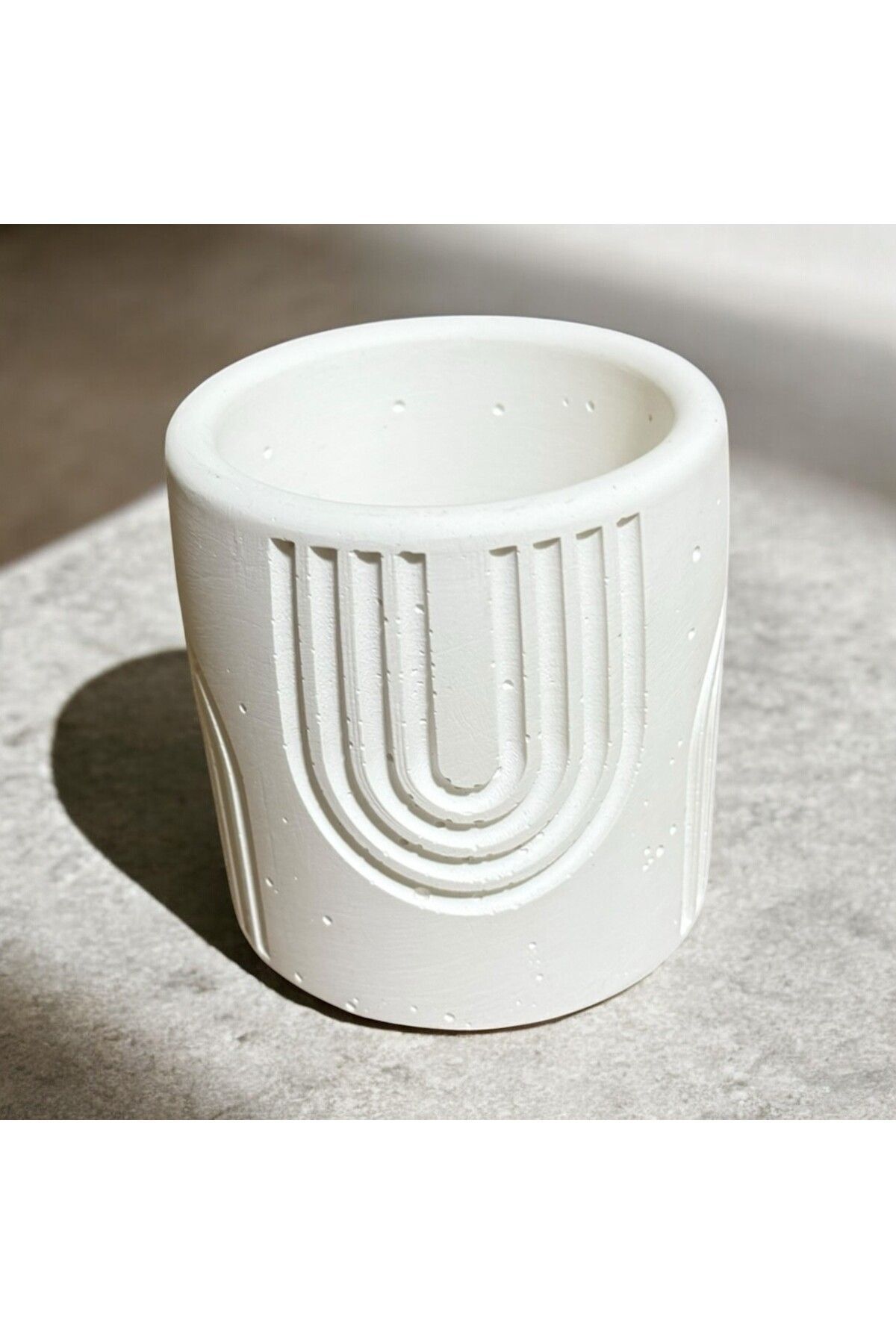 teknotrust Spiral desenli beton saksı/mumluk.