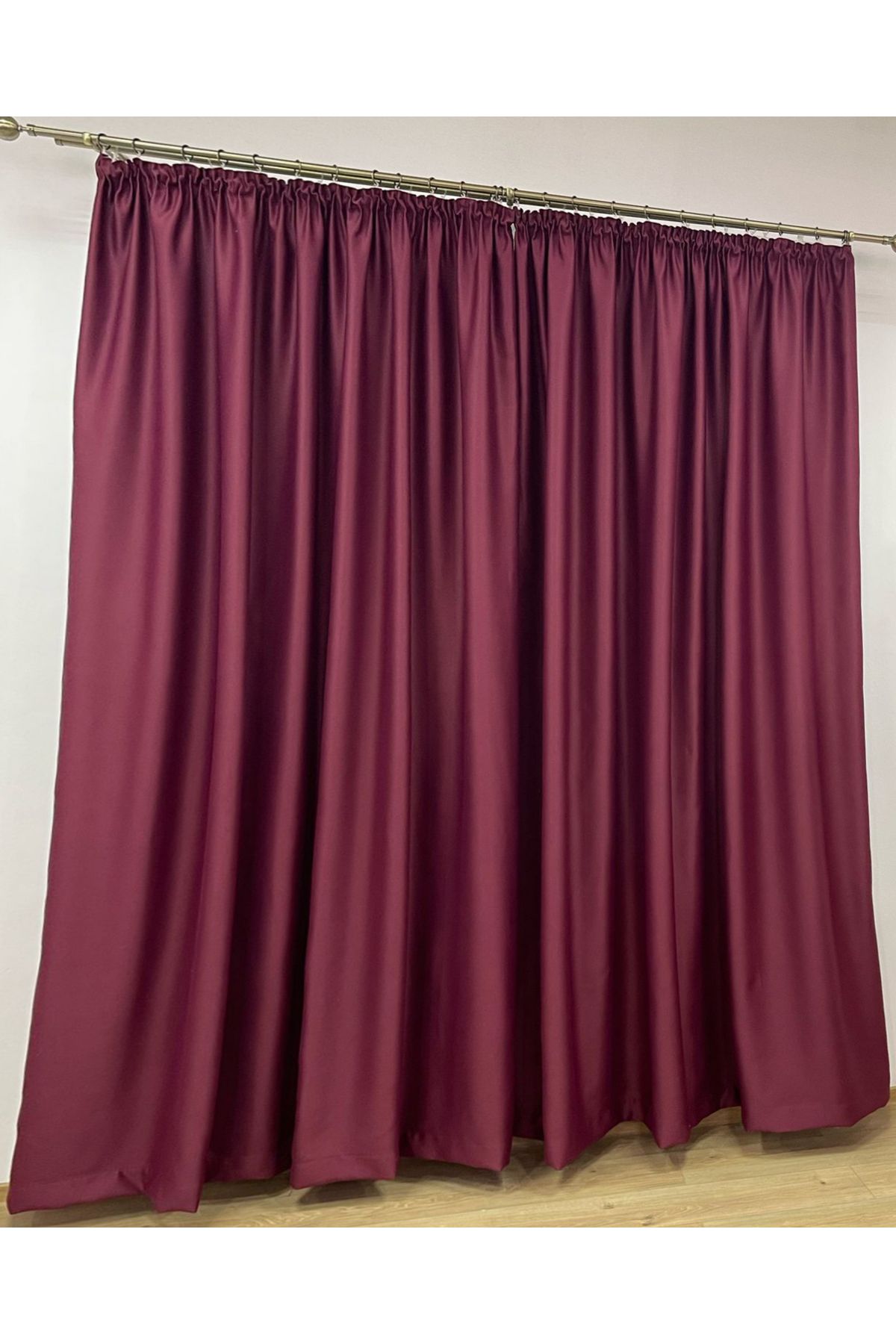 Liz Line-Set doua draperii blackout, ruby, "Monocrom Signature" by Liz Line, cu rejansa 2x140x245 DR714 4