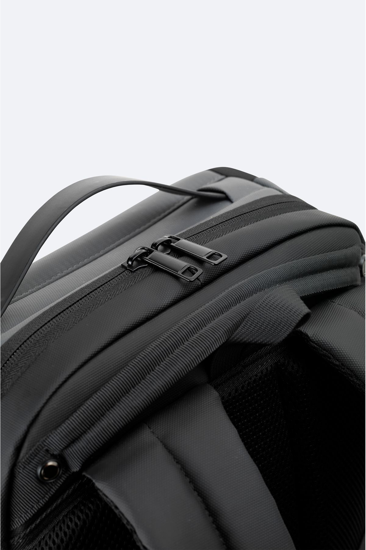Avva-Men's Gray USB Cable Entry and Lock System Backpack A42Y9128 7