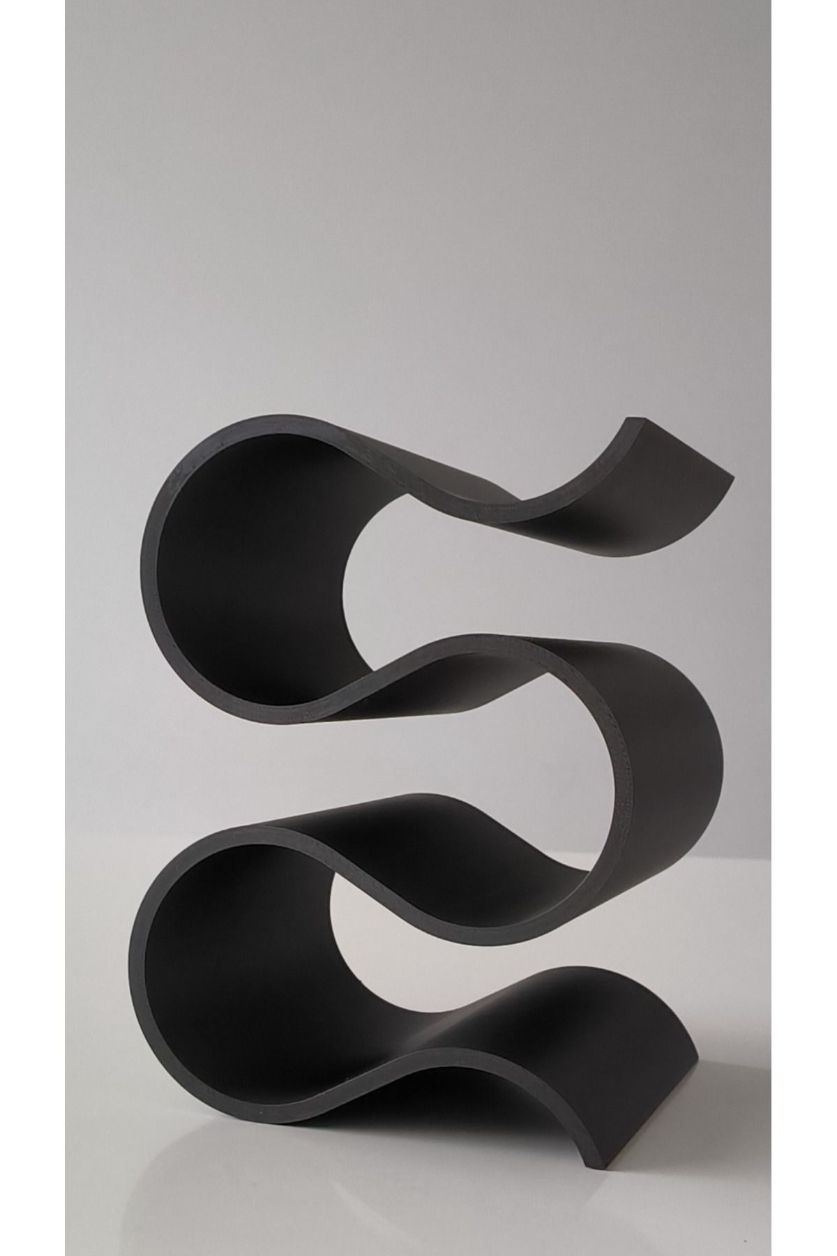 Xeir Decoration Modern Dalga Formlu Şarap Şişeliği – 3 Şişe Kapasiteli Dekoratif Stand (23x17x16 cm)