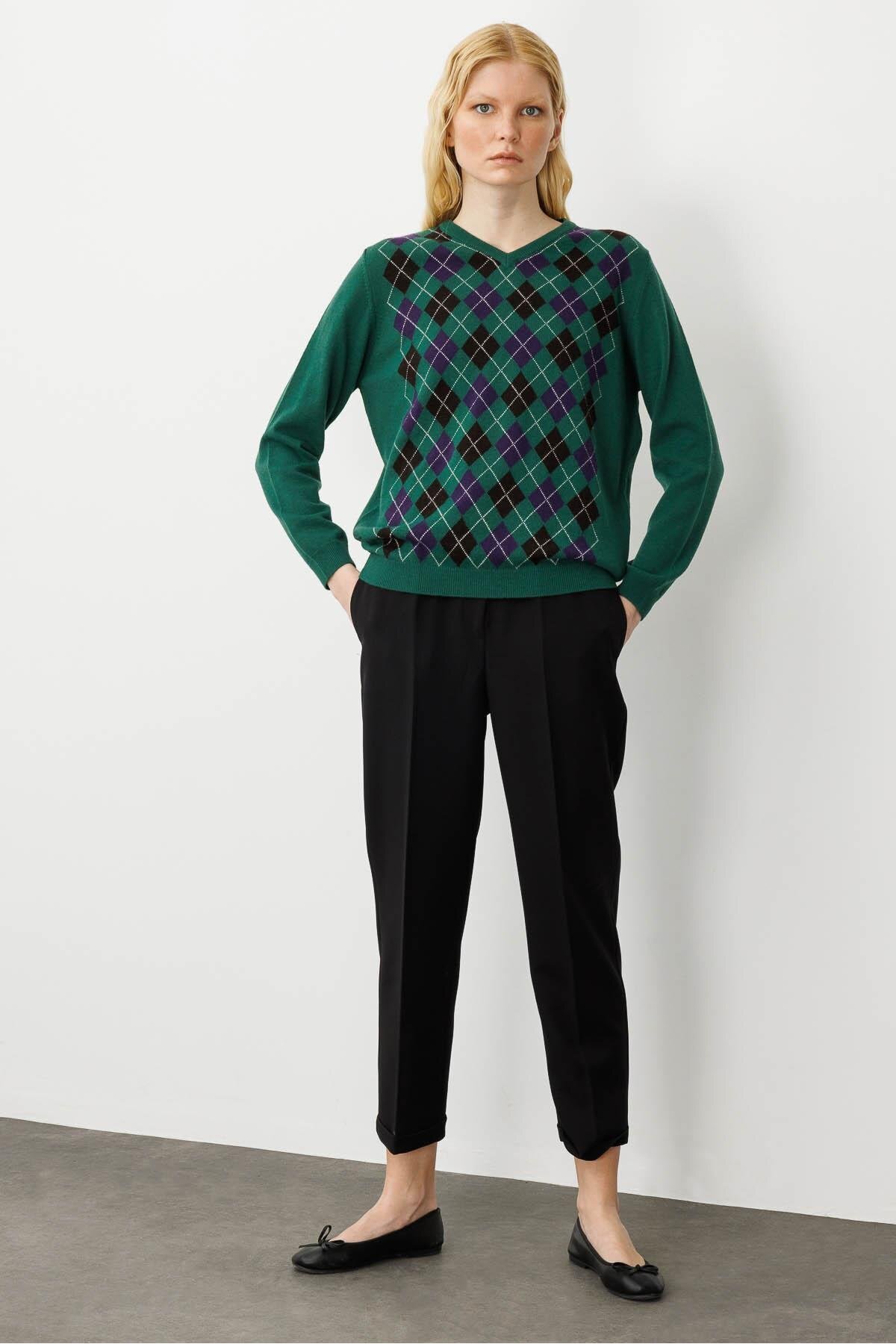 Desen Triko-Women's V-Neck Diamond Wool Sweater Pre-Head 4