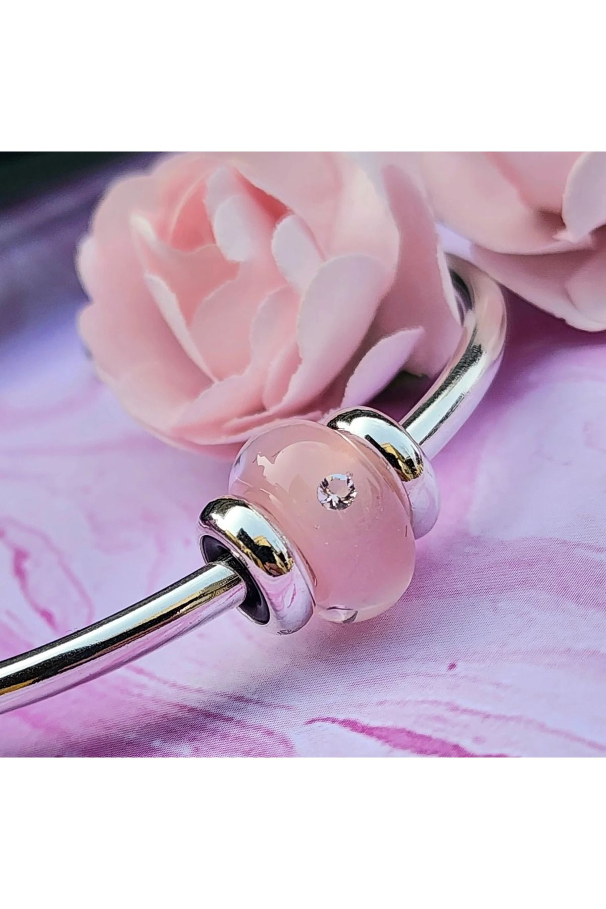 Trollbeads Minik Kızım Bileziği (KIZ BEBEK TEMALI 925 AYAR GÜMÜŞ BİLEZİK – PEMBE ARTİZAN CAM TASARIM)