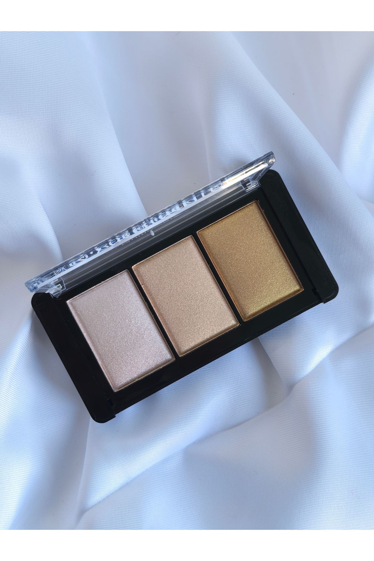Lesvip's Yoğun pigmentli 3 renkli ışıltılı aydınlatıcı Highlighter