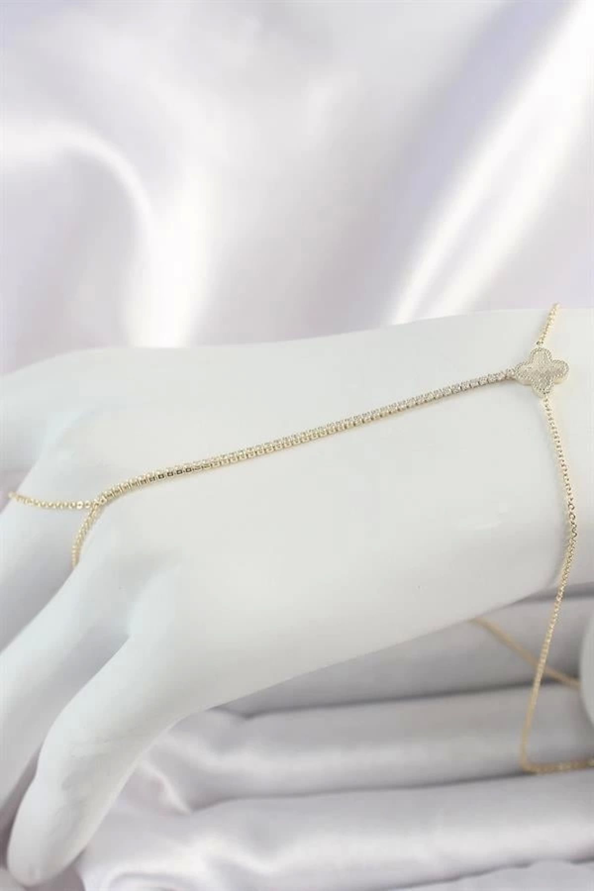 Merev Pirinç Gold Renk Su Yolu Zirkon Taşlı Yonca Model Kadın Şahmeran