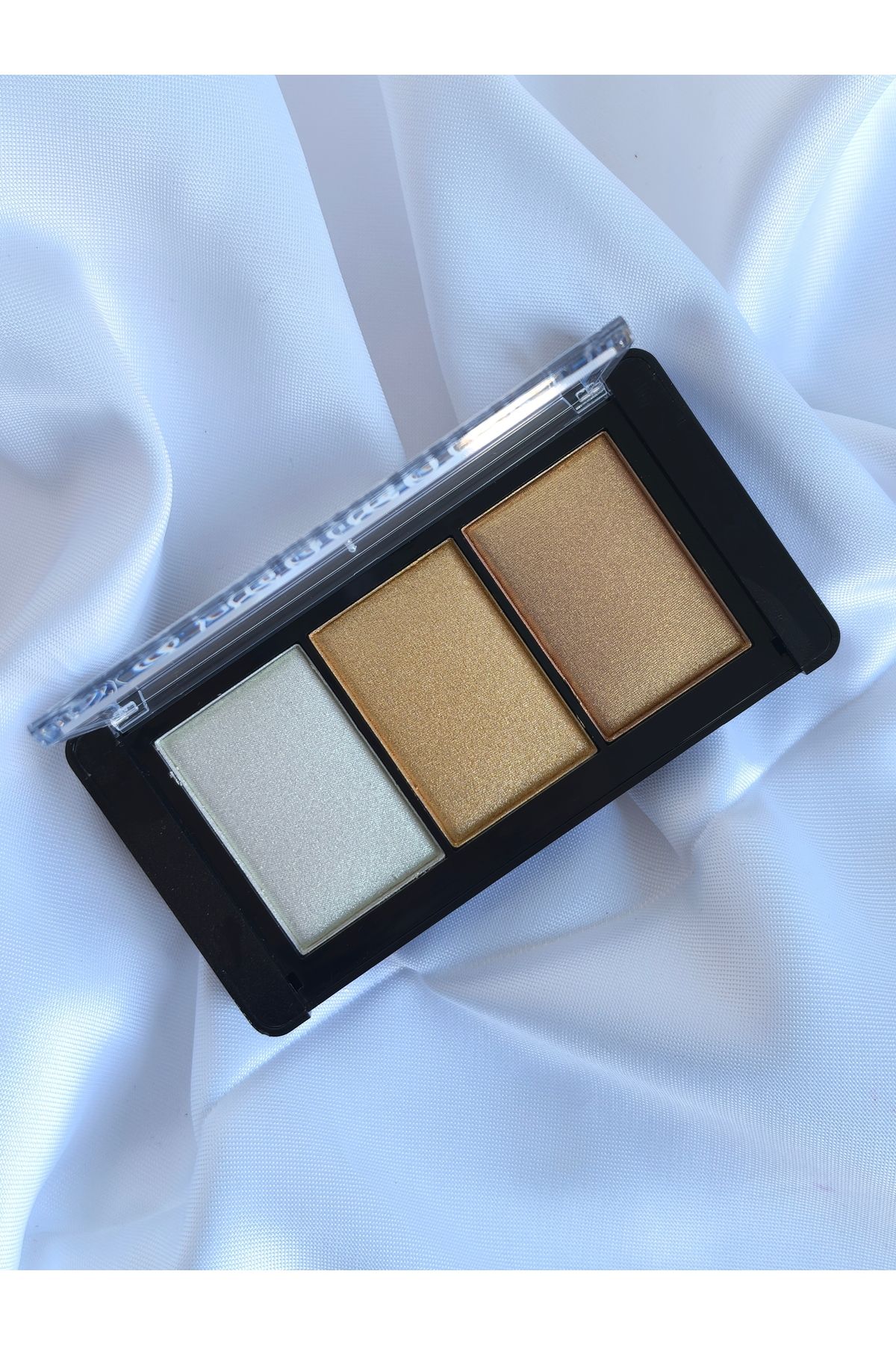 Lesvip's Yoğun pigmentli 3 renkli ışıltılı aydınlatıcı Highlighter
