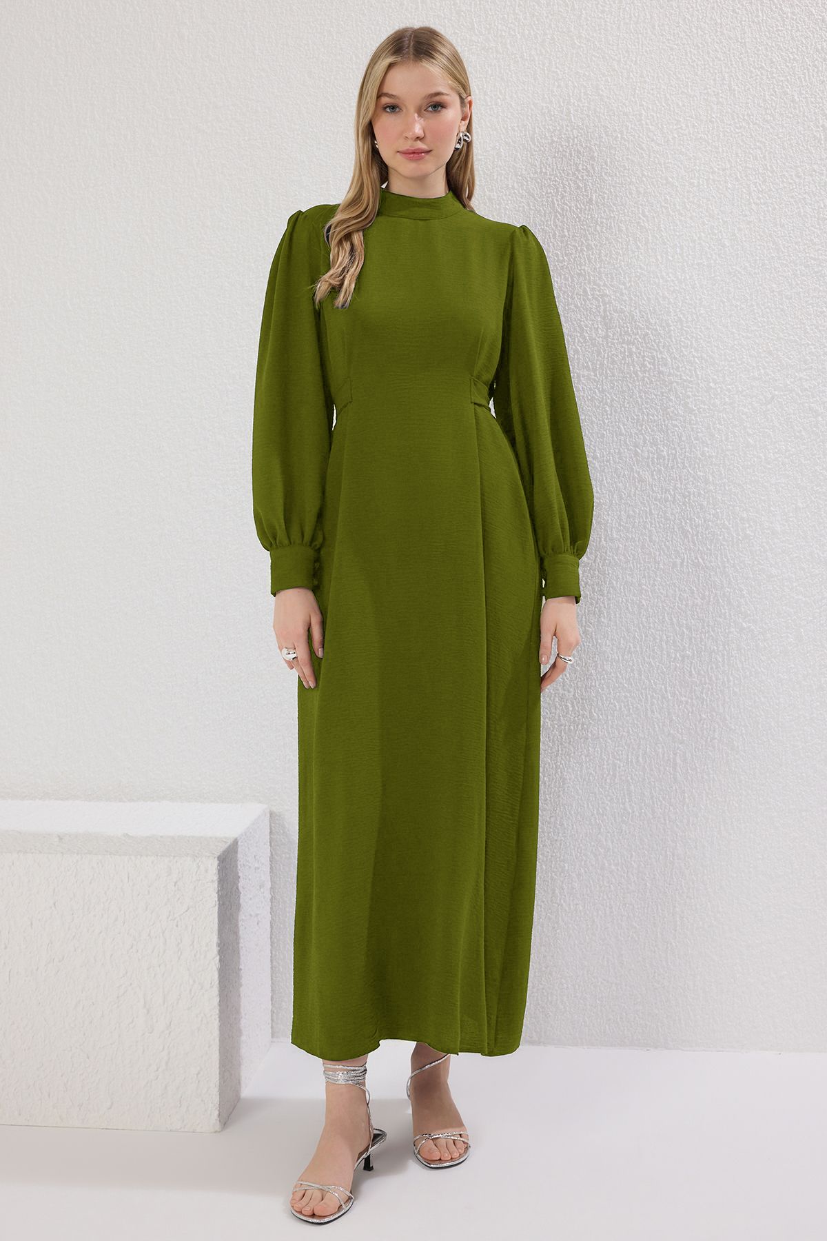 Trendyol Modest Sukienka Aerobin Woven W Kolorze Oleistej Zieleni Z Wiązaniem Z Tyłu Kobieta - 44