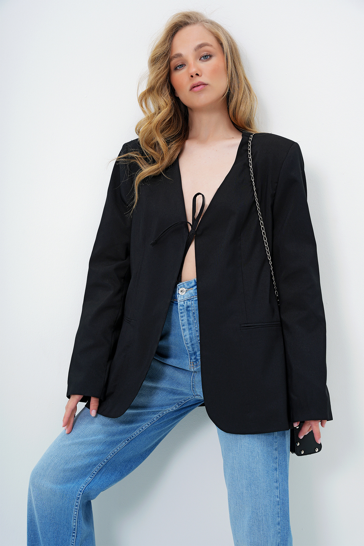 Trend Alaçatı Stili-Women's Black V-Neck Tie Lined Blazer Jacket Alc-X13973 3