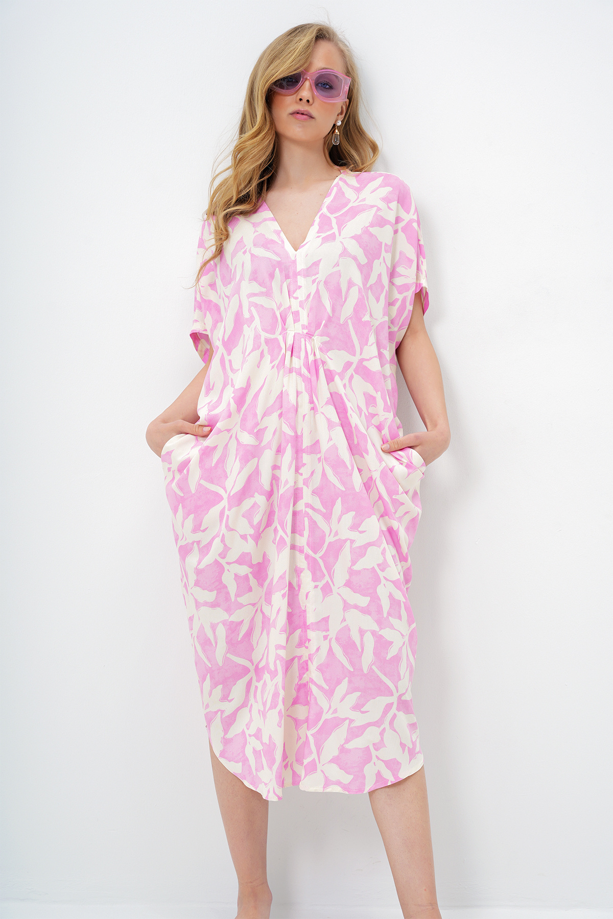 Trend Alaçatı Stili-Women's Pink V-Neck Patterned Summer Maxi Length Woven Dress Alc-X14087 3