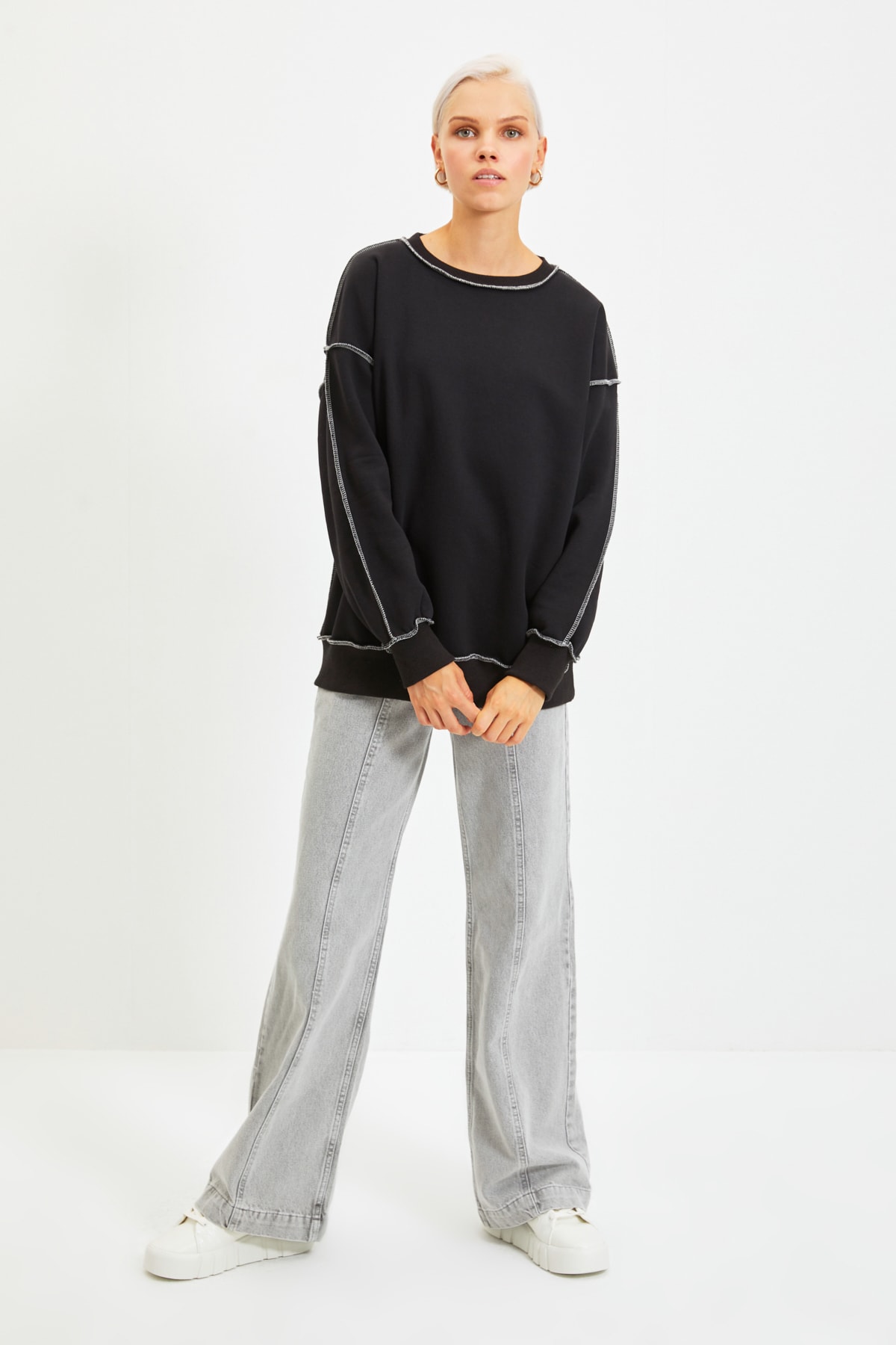 Trendyolmilla  Siyah Oversize/Geniş Kalıp Karyoka Dikişli Kalın İçi Polarlı Örme Sweatshirt TWOAW22SW0267 - Görsel 6