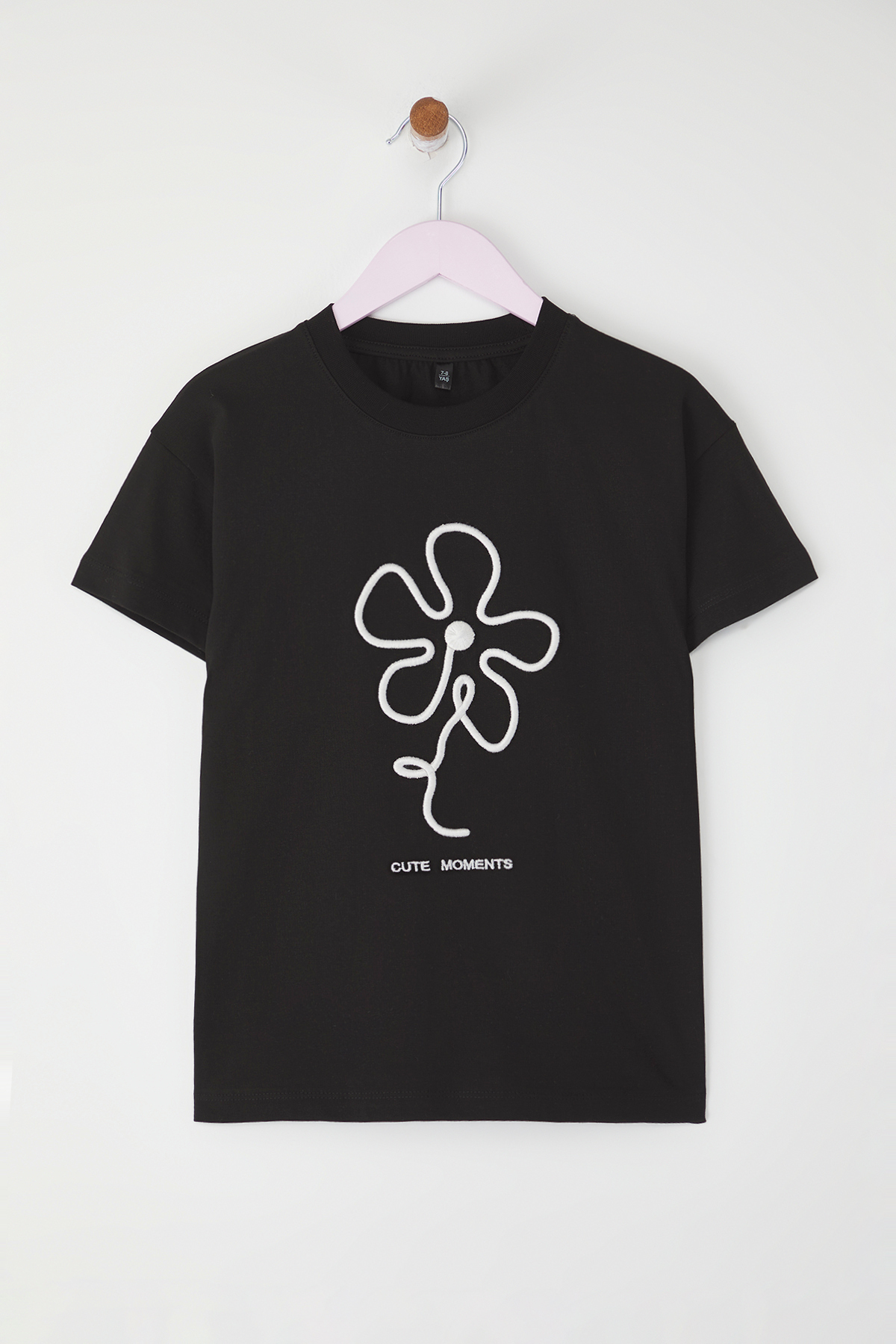 Trendyolmilla Kids Siyah Kız Çocuk %100 Pamuk Çiçek Nakışlı Kısa Kol Örme T-Shirt TKDSS25TS00104