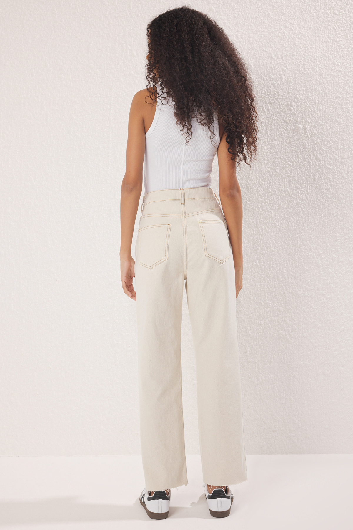 Trendyolmilla  Ekru Paçası Kesikli Yüksek Bel Straight %100 Pamuk Non-Stretch Jeans TWOAW25JE00307 - Görsel 9