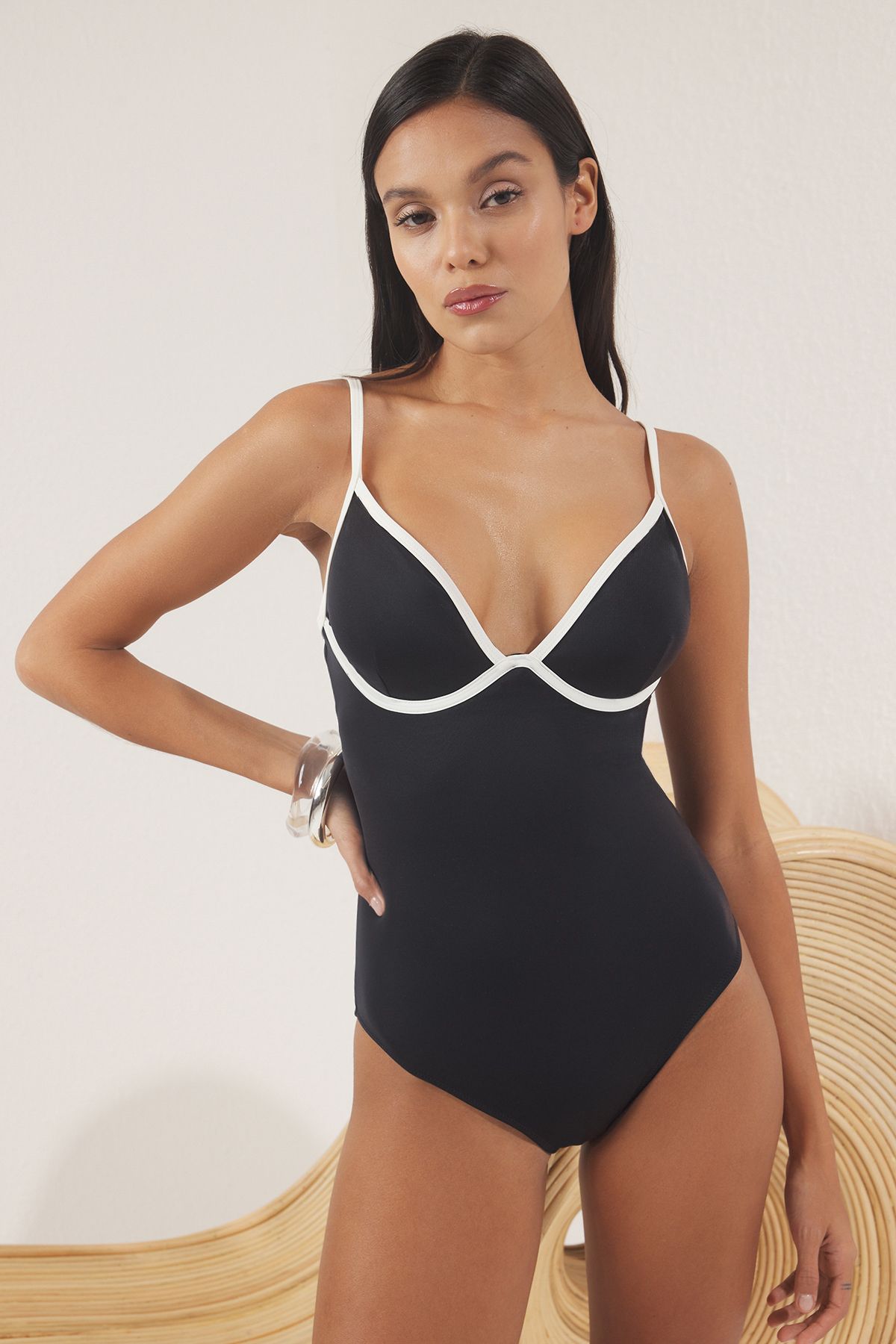 Trendyol Collection Czarny Kostium Kąpielowy Typu Balkonetka Z Lamówką Kobieta - 34