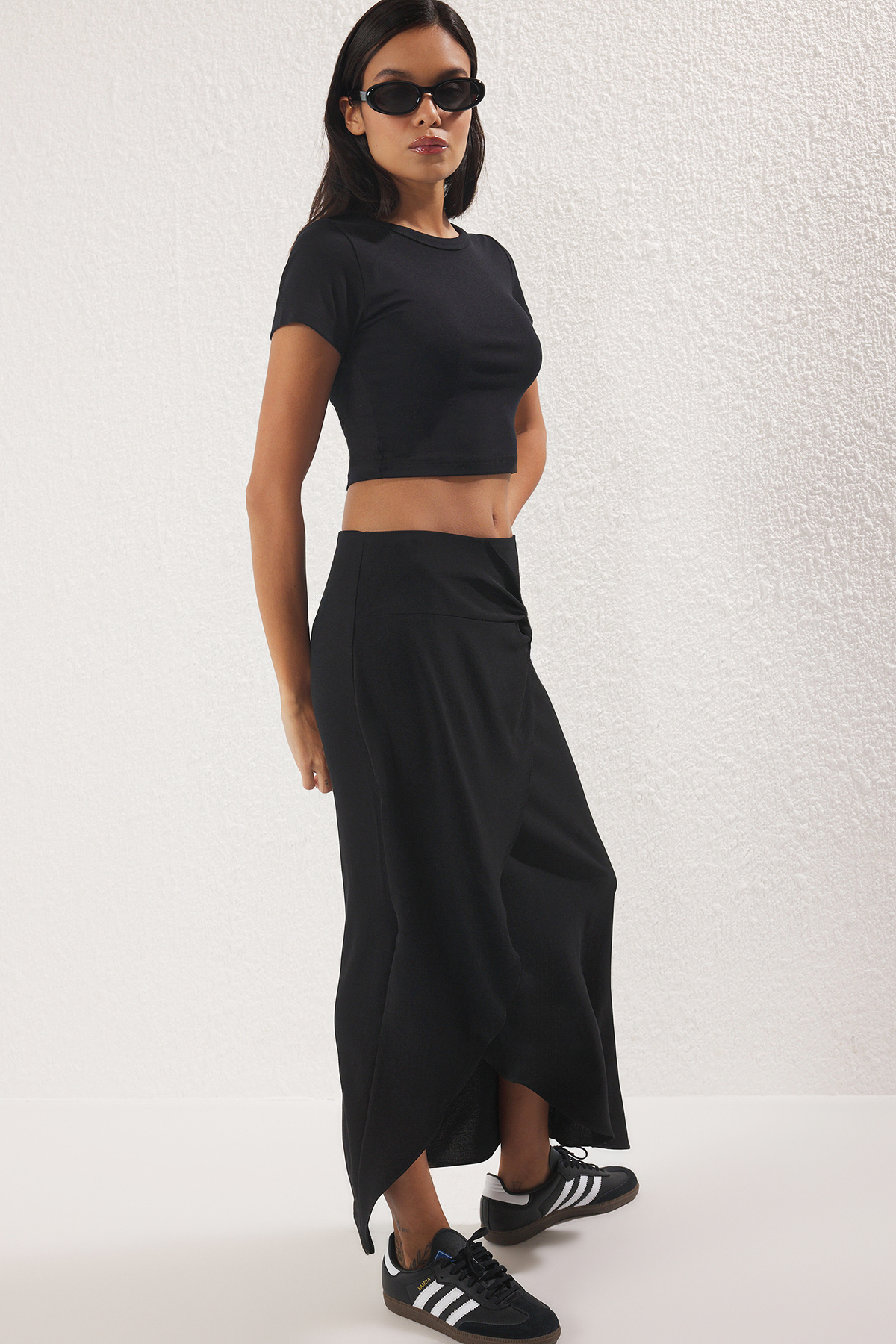 Trendyolmilla  Siyah Ayrobin Düğüm Detaylı Midi Etek TWOSS25ET00190 - Görsel 2