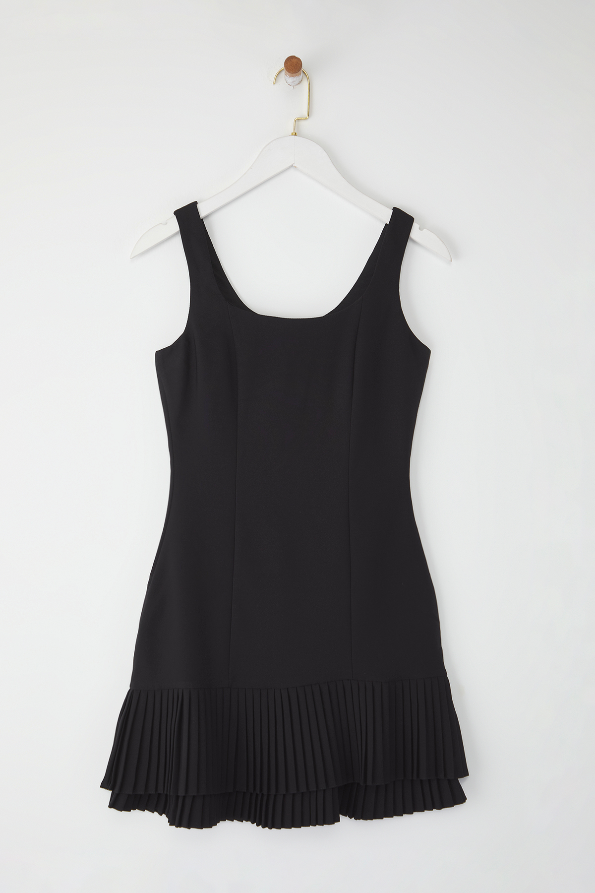 Trendyolmilla  Siyah Düz Piliseli Mini Dokuma Elbise TWOSS25EL00753 - Görsel 6