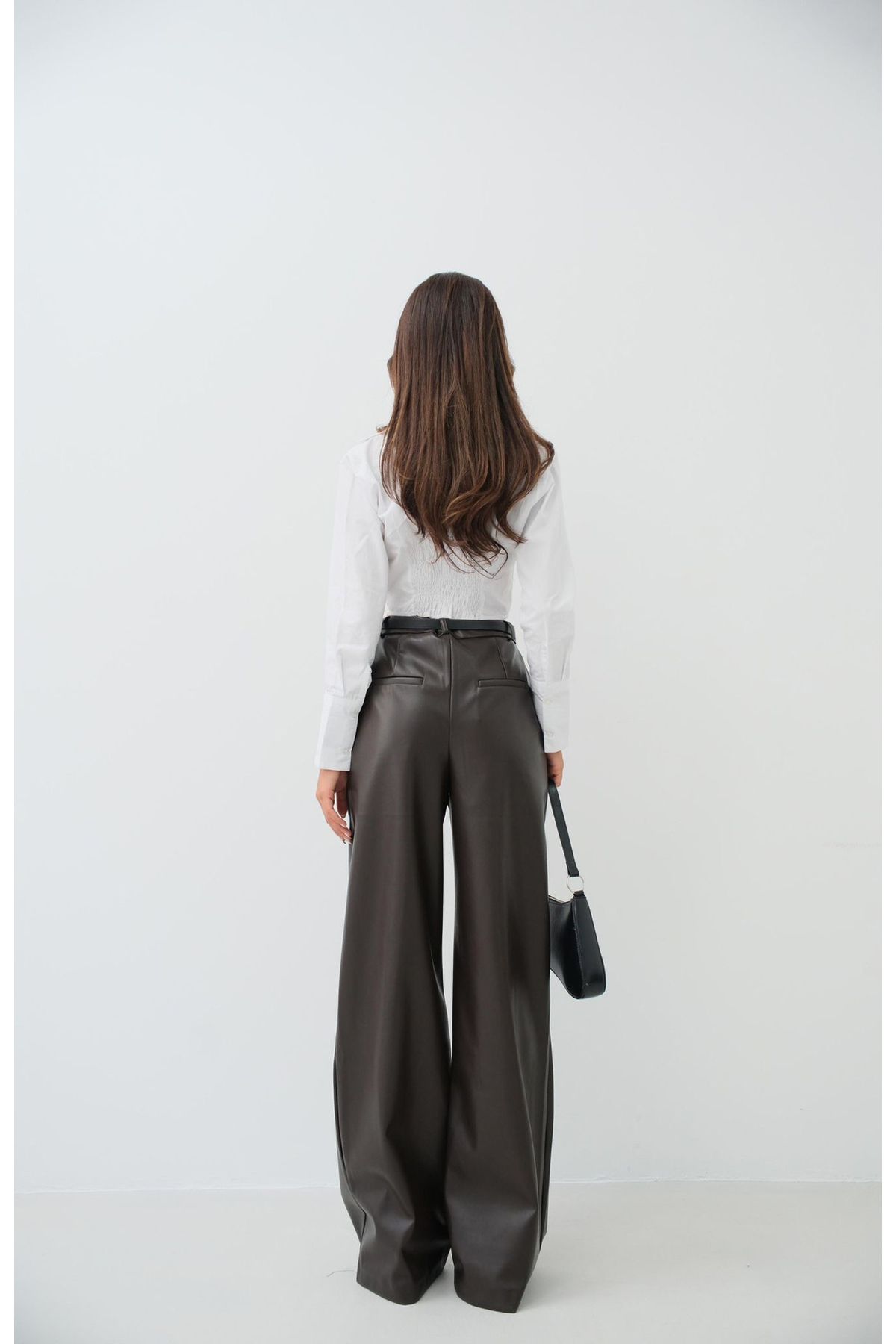Black Fashion-بنطال جلدي بني بأرجل واسعة ومطويات 5