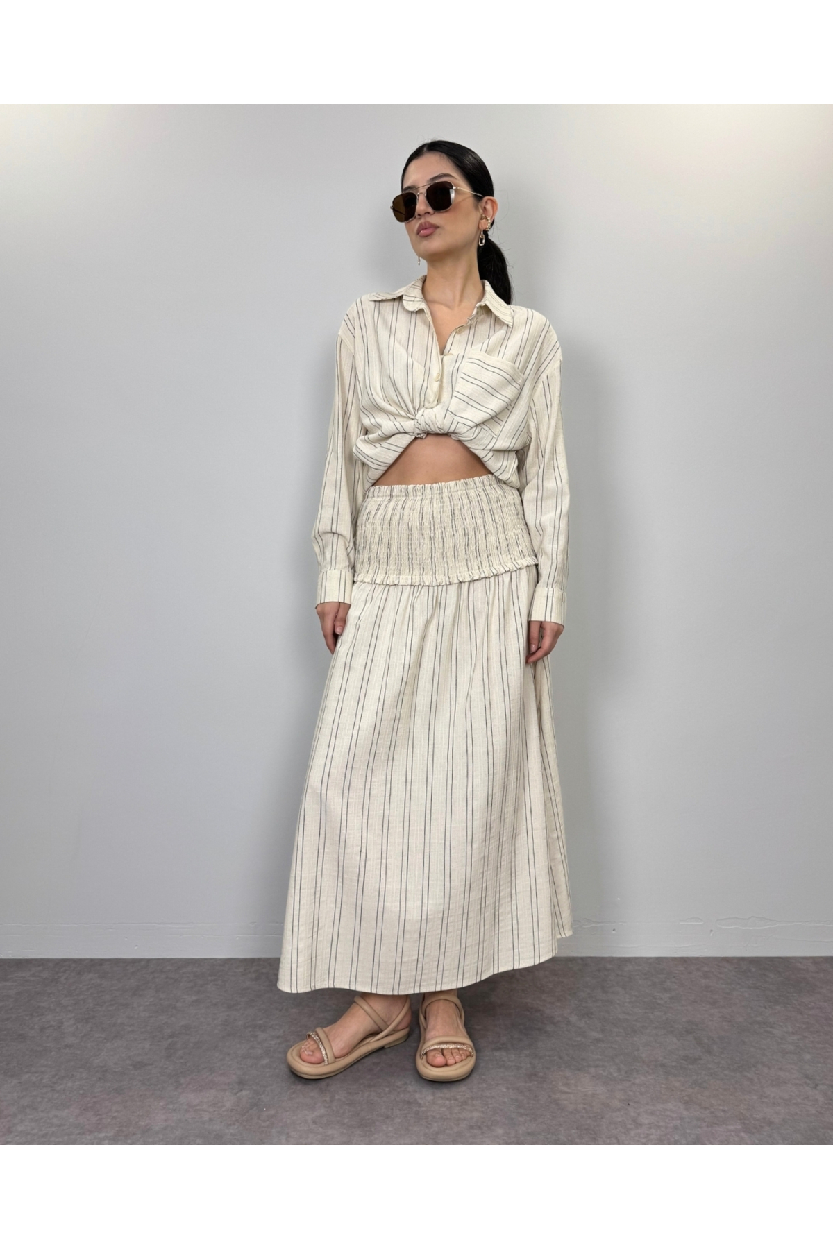 Kadın Bej Siyah Çizgili Keten Oversize Gömlek Lastikli Maxi Boy Etek Ikili Takım
