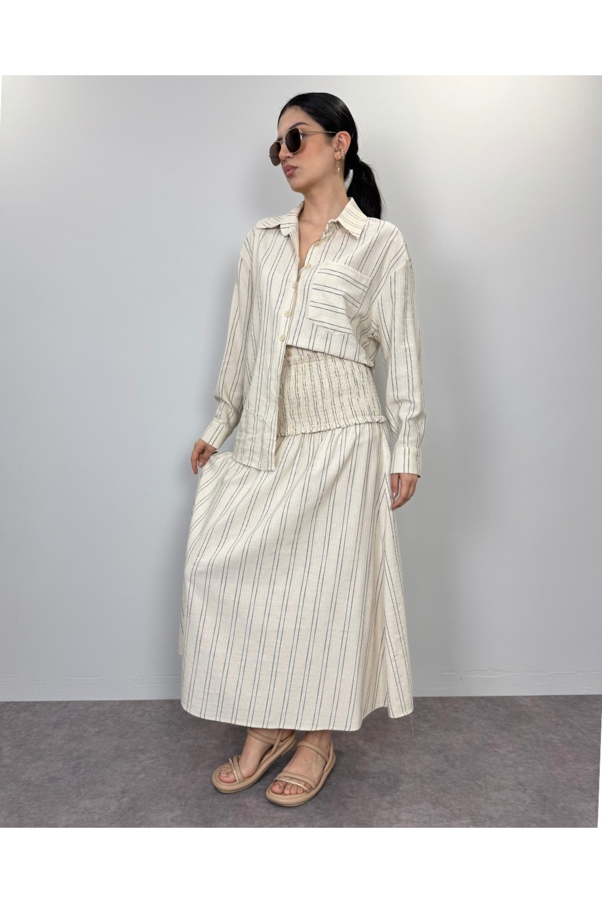 Kadın Bej Siyah Çizgili Keten Oversize Gömlek Lastikli Maxi Boy Etek Ikili Takım