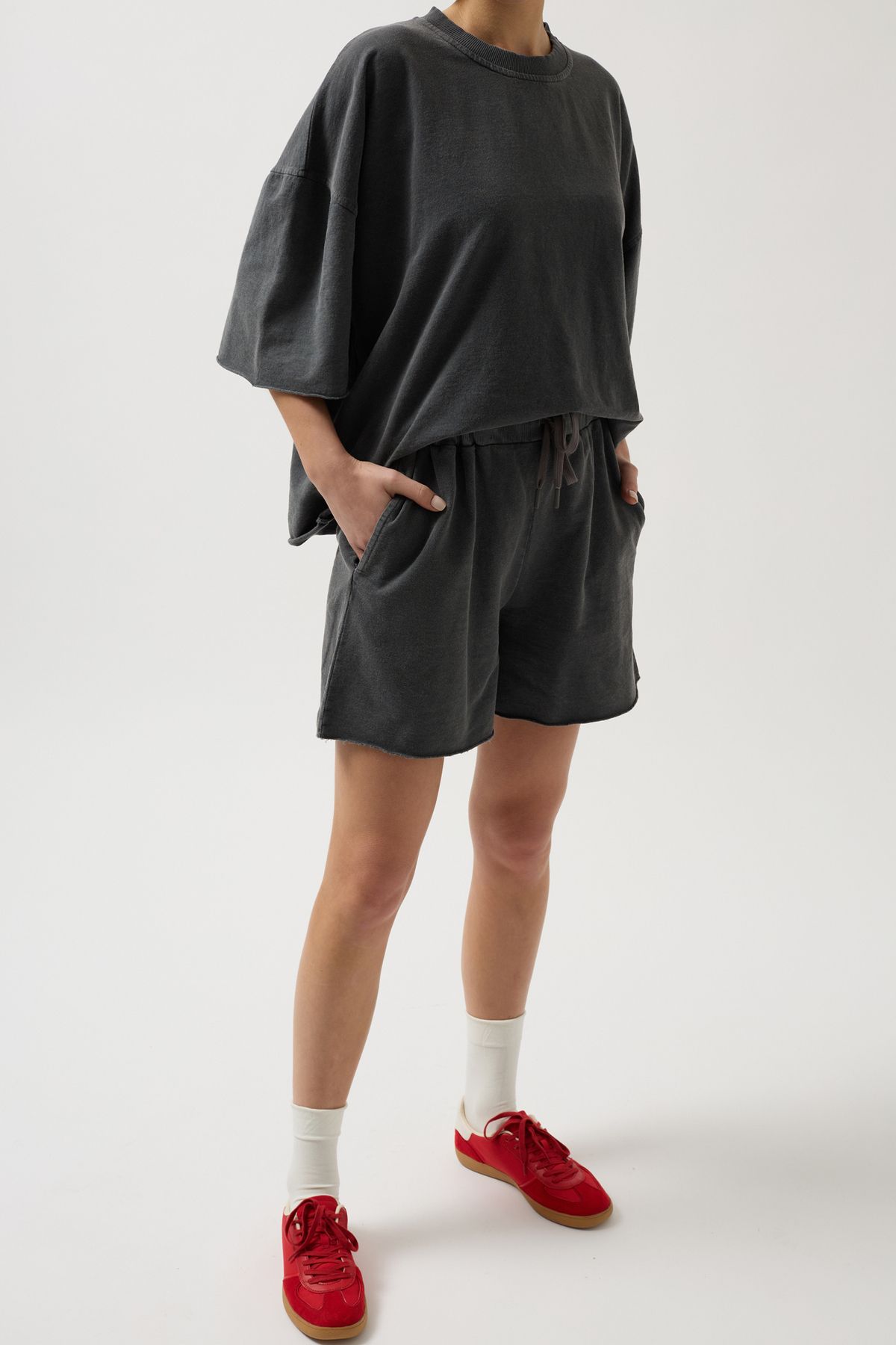Black Fashion-Pantaloni scurți antracit cu detaliu de dantelă tăiată cu laser 4