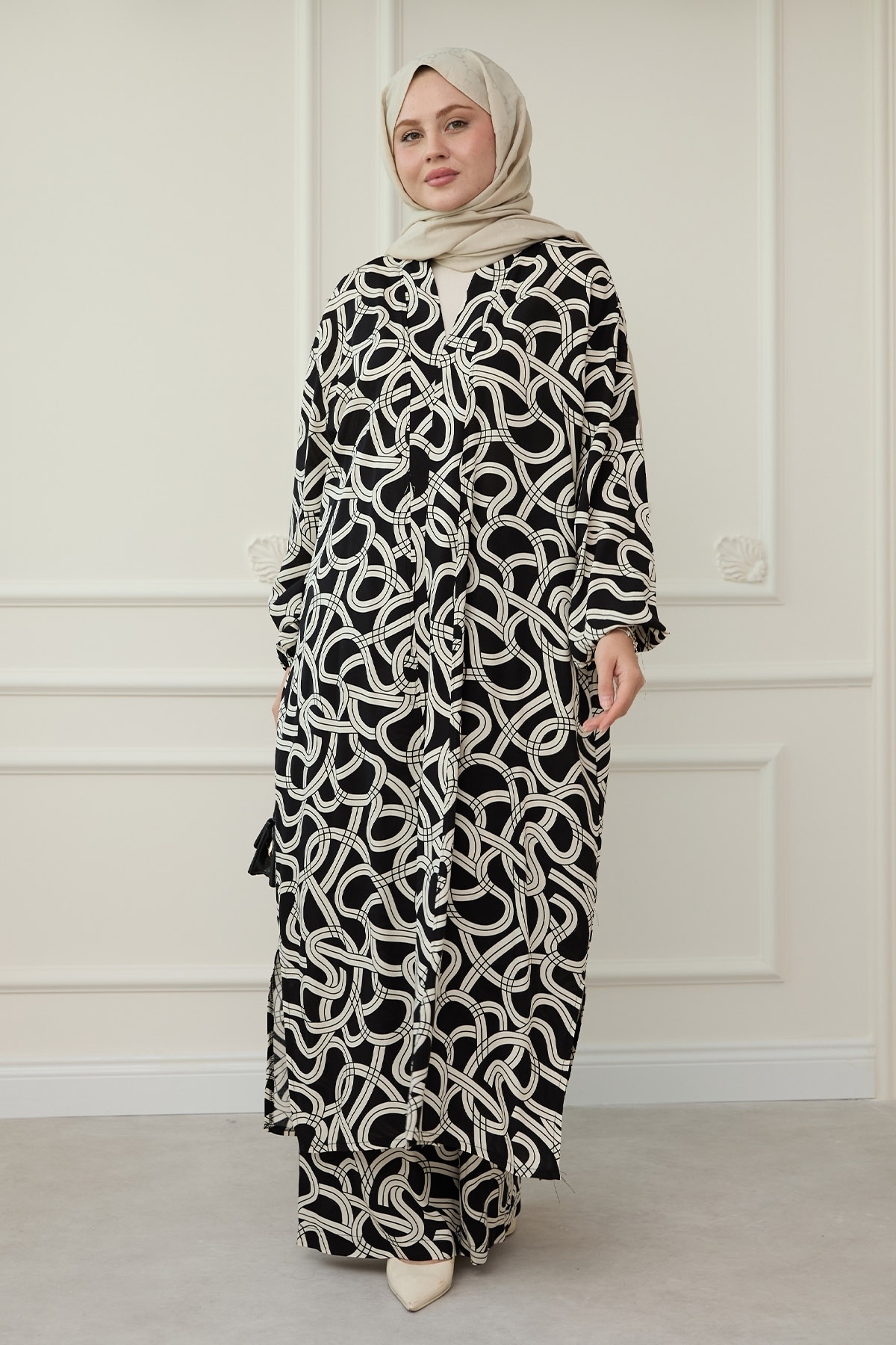 InStyle-Black Suit with Chain Pattern Long Kimono 3