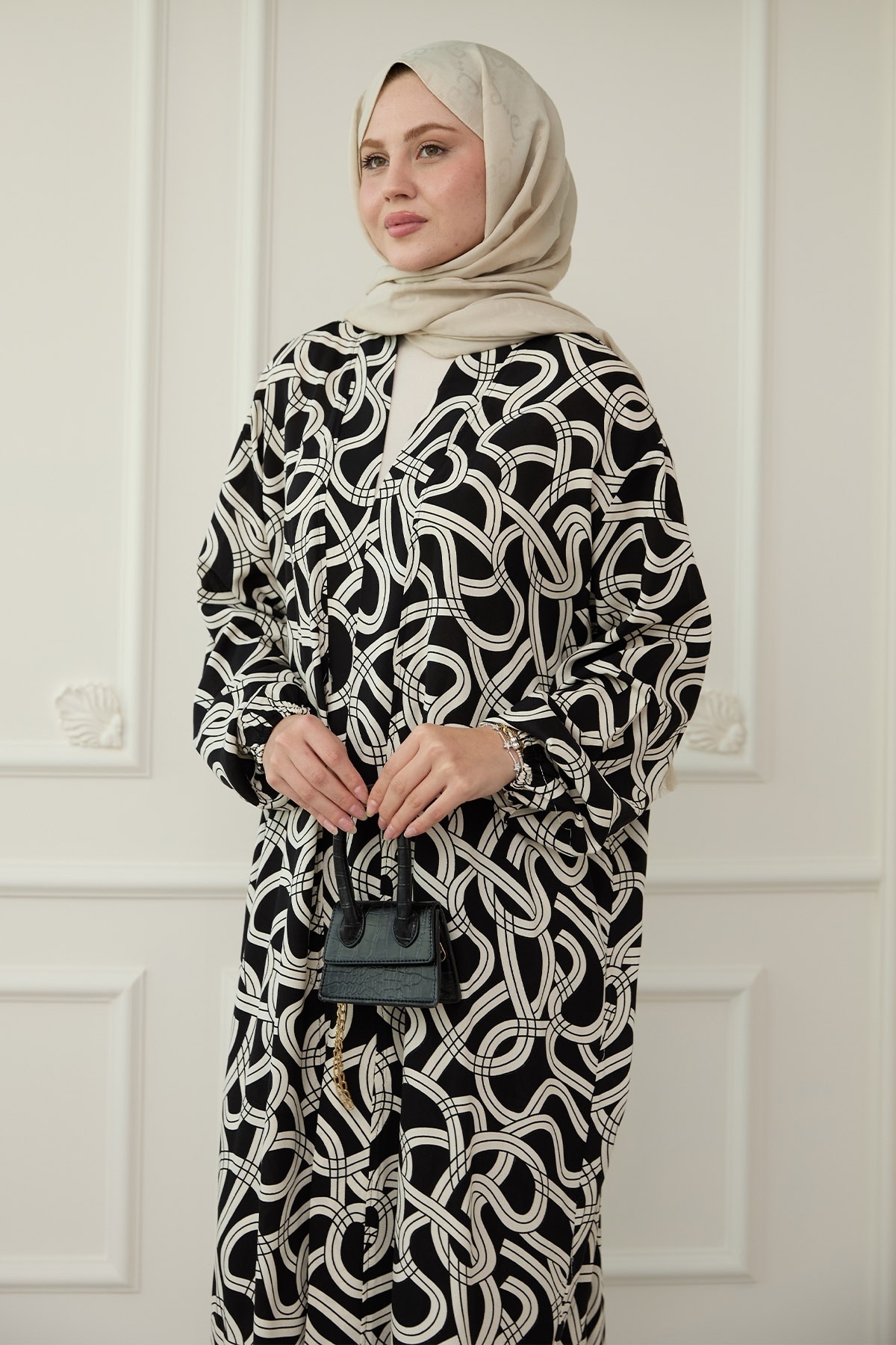 InStyle-Black Suit with Chain Pattern Long Kimono 2